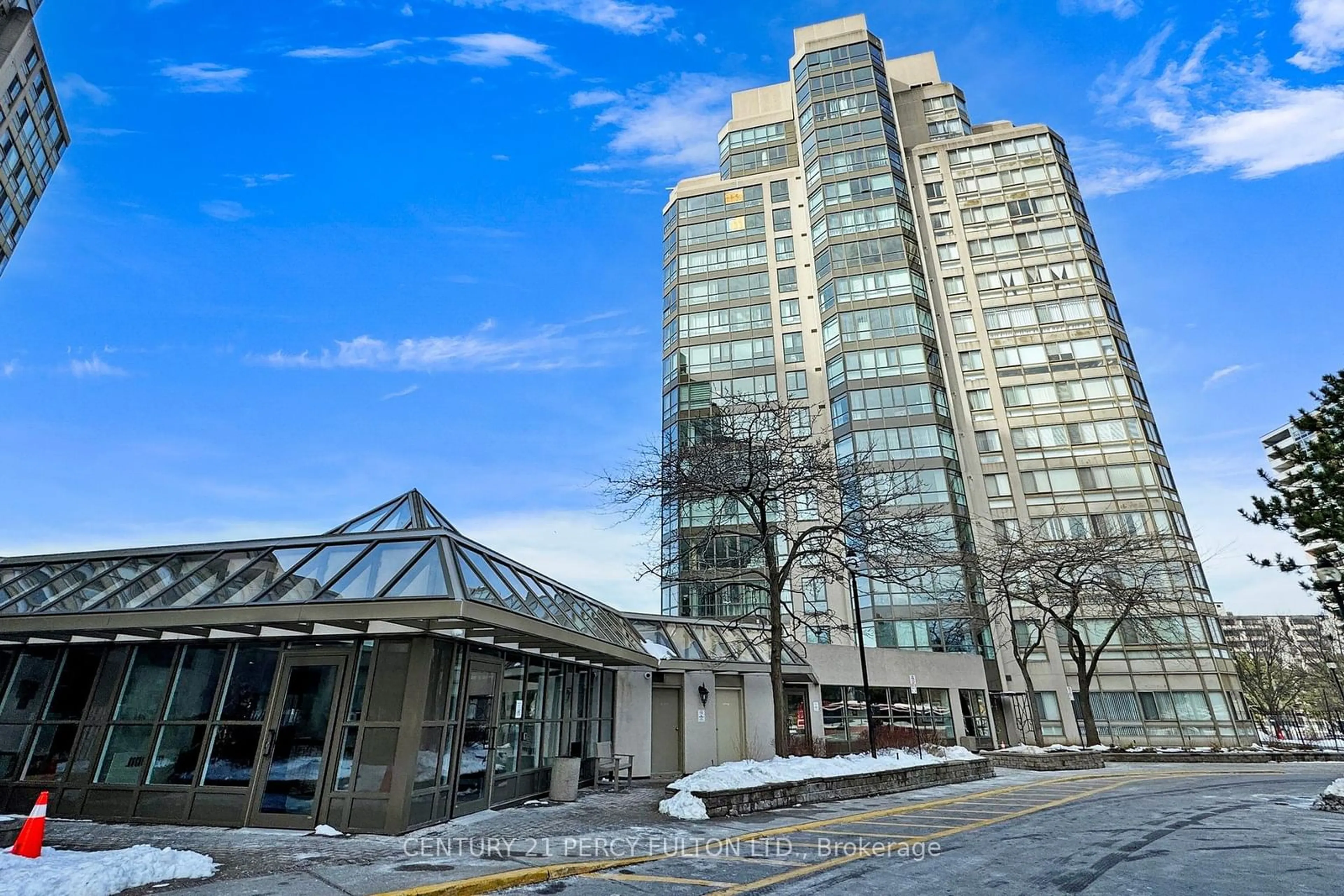 Indoor foyer for 3233 Eglinton Ave #701, Toronto Ontario M1J 3N6