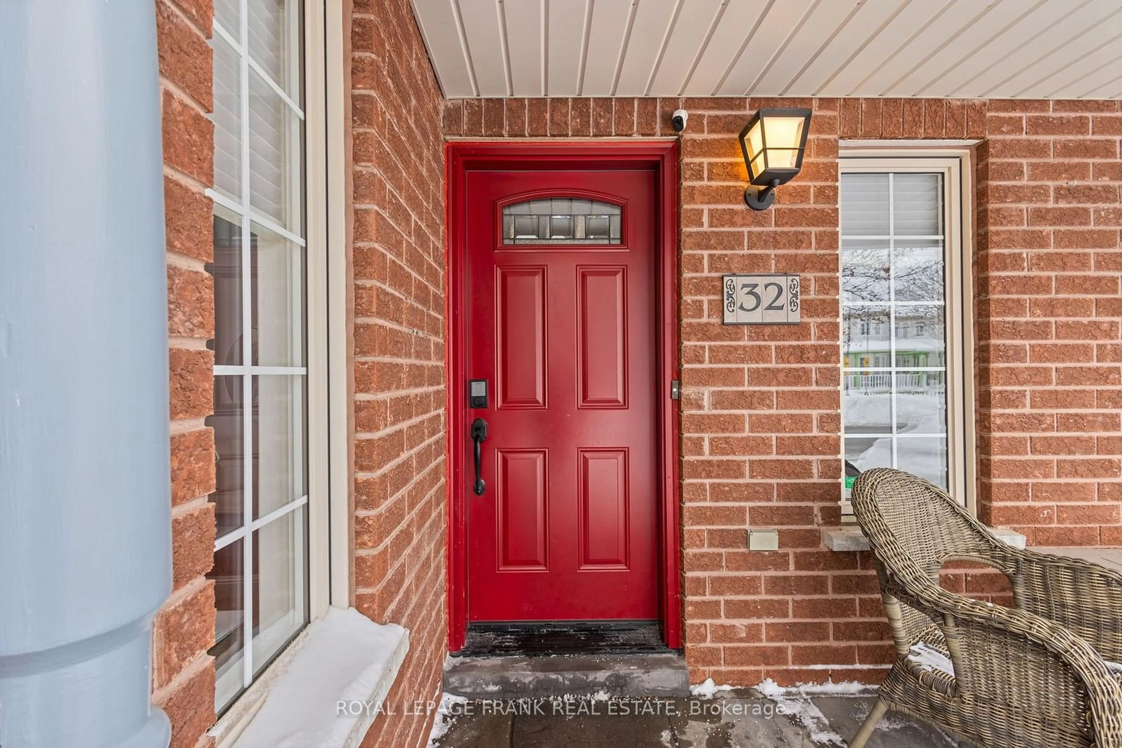 Indoor entryway for 32 Blackfriar Ave, Whitby Ontario L1M 1E4