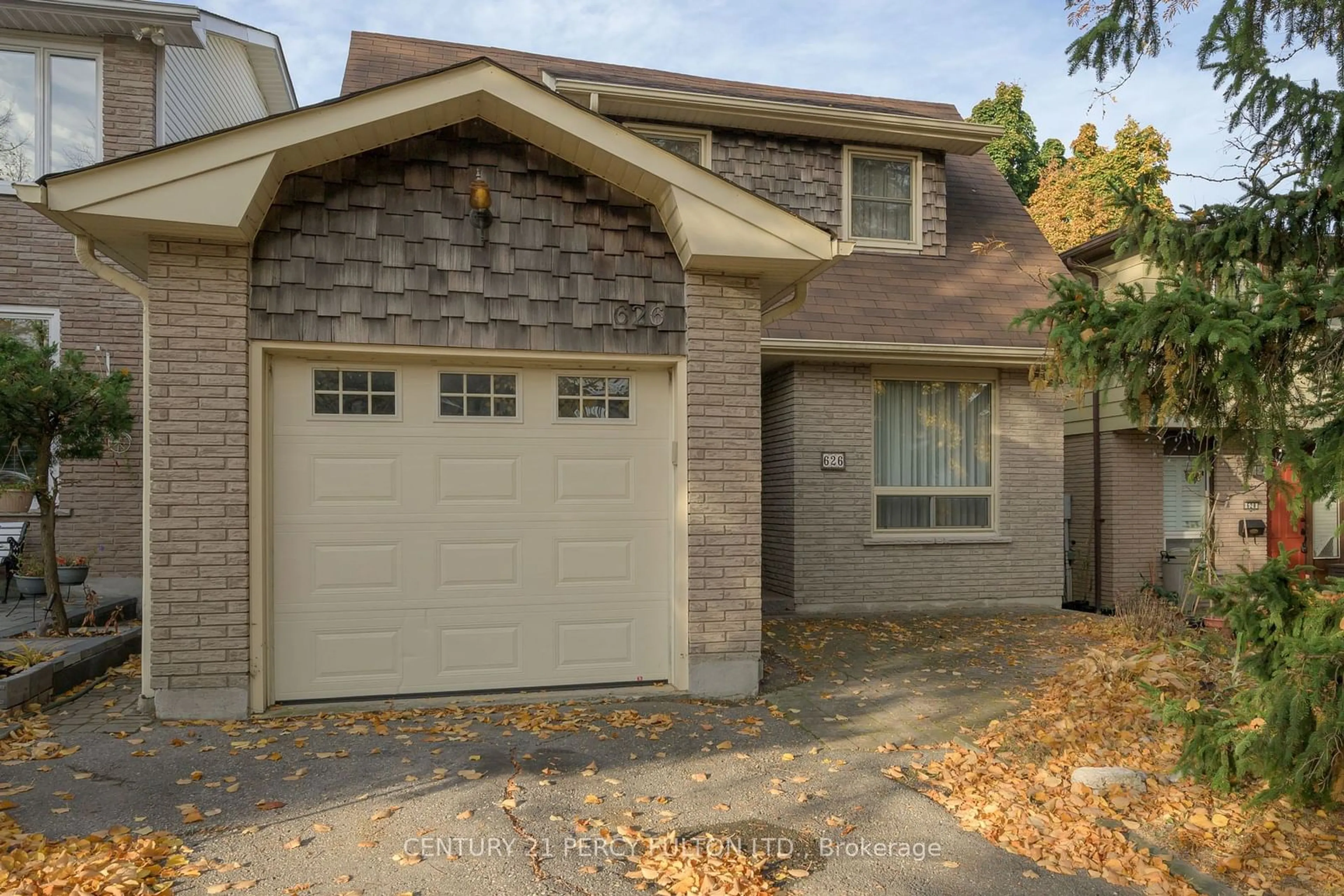 Home with brick exterior material, street for 626 Creekview Circ, Pickering Ontario L1W 2Z8