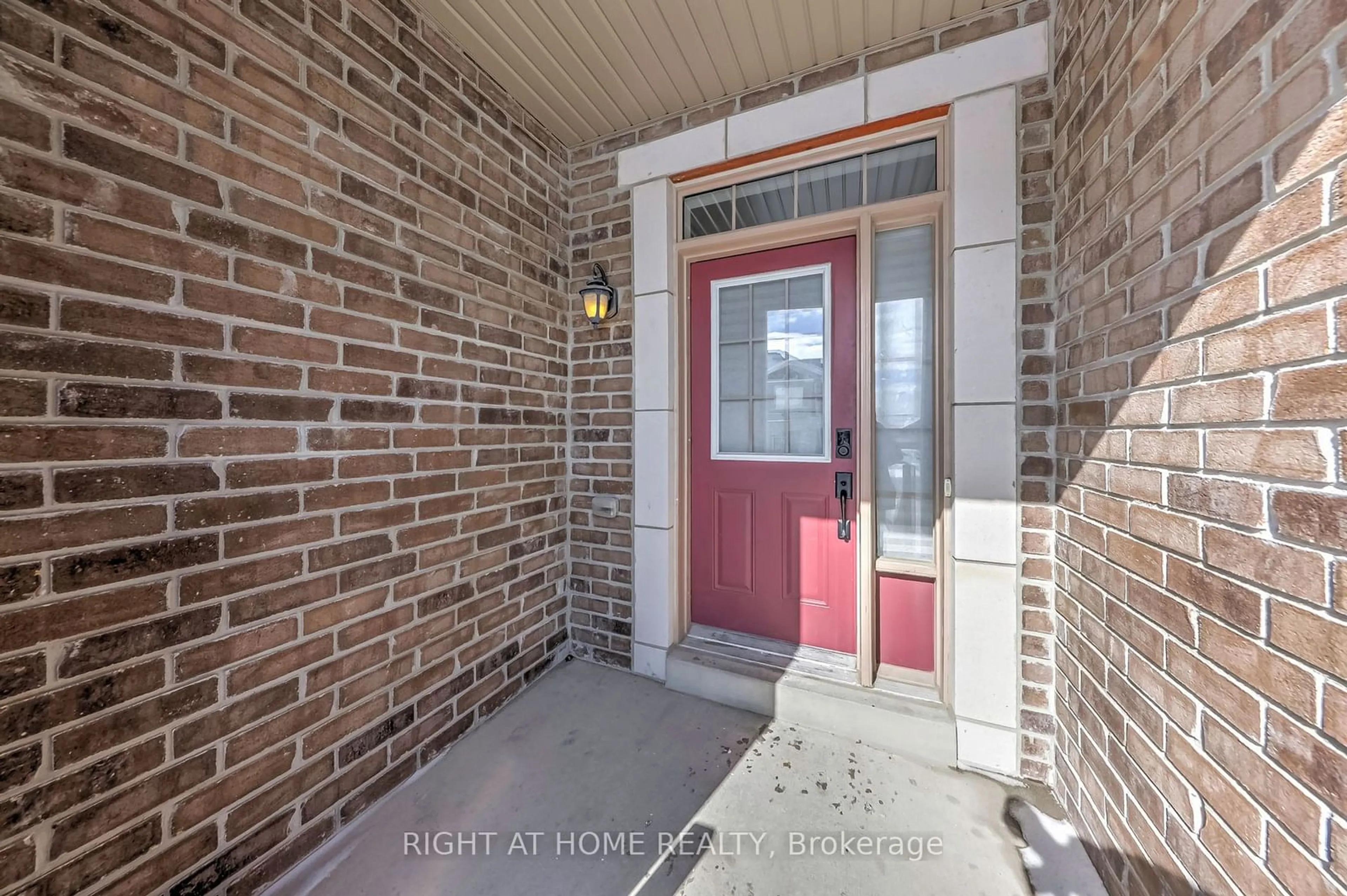 Indoor entryway for 22 Rimrock Cres, Whitby Ontario L1N 5Z7