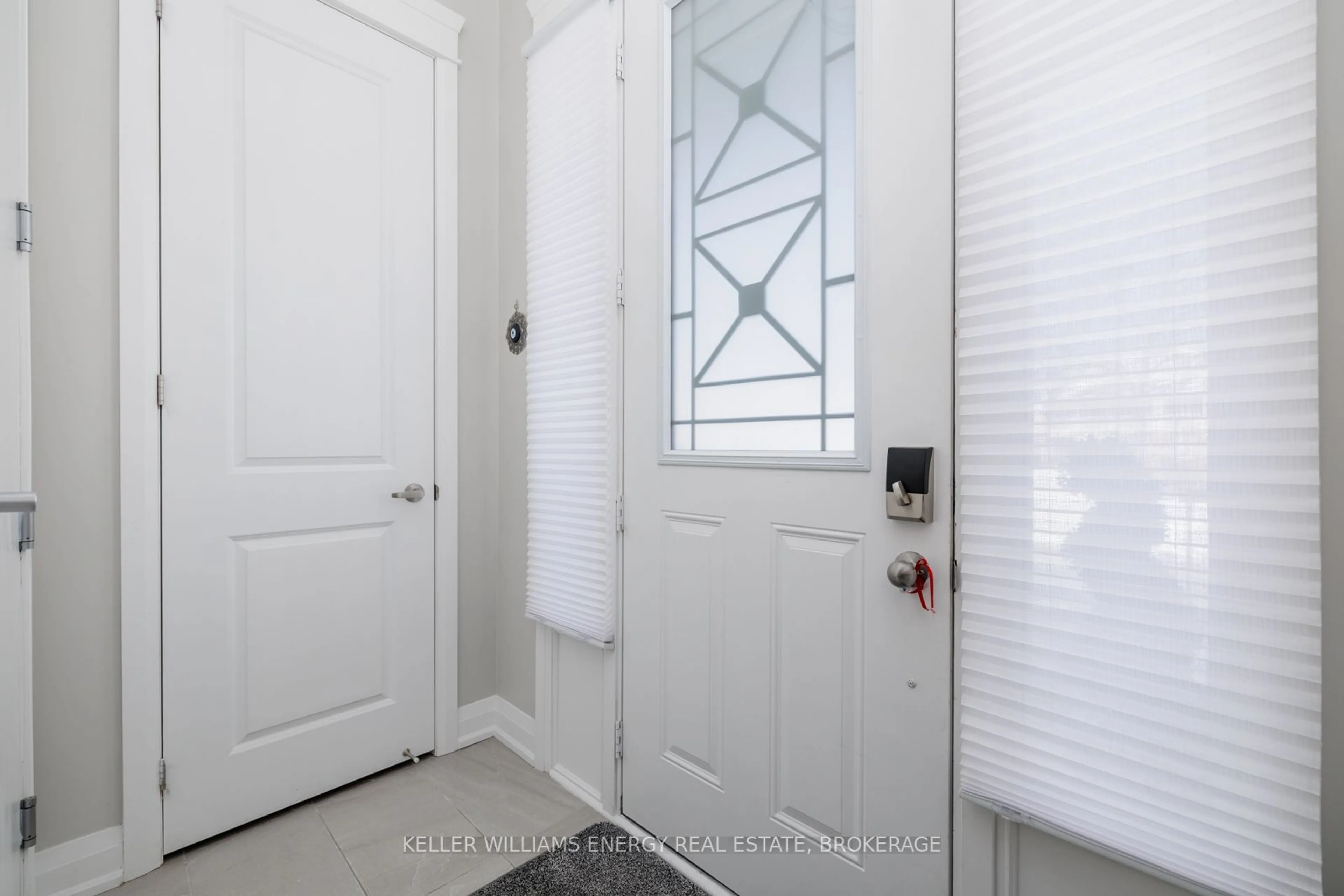 Indoor entryway for 315 Lakebreeze Dr #1, Clarington Ontario L1B 0A1