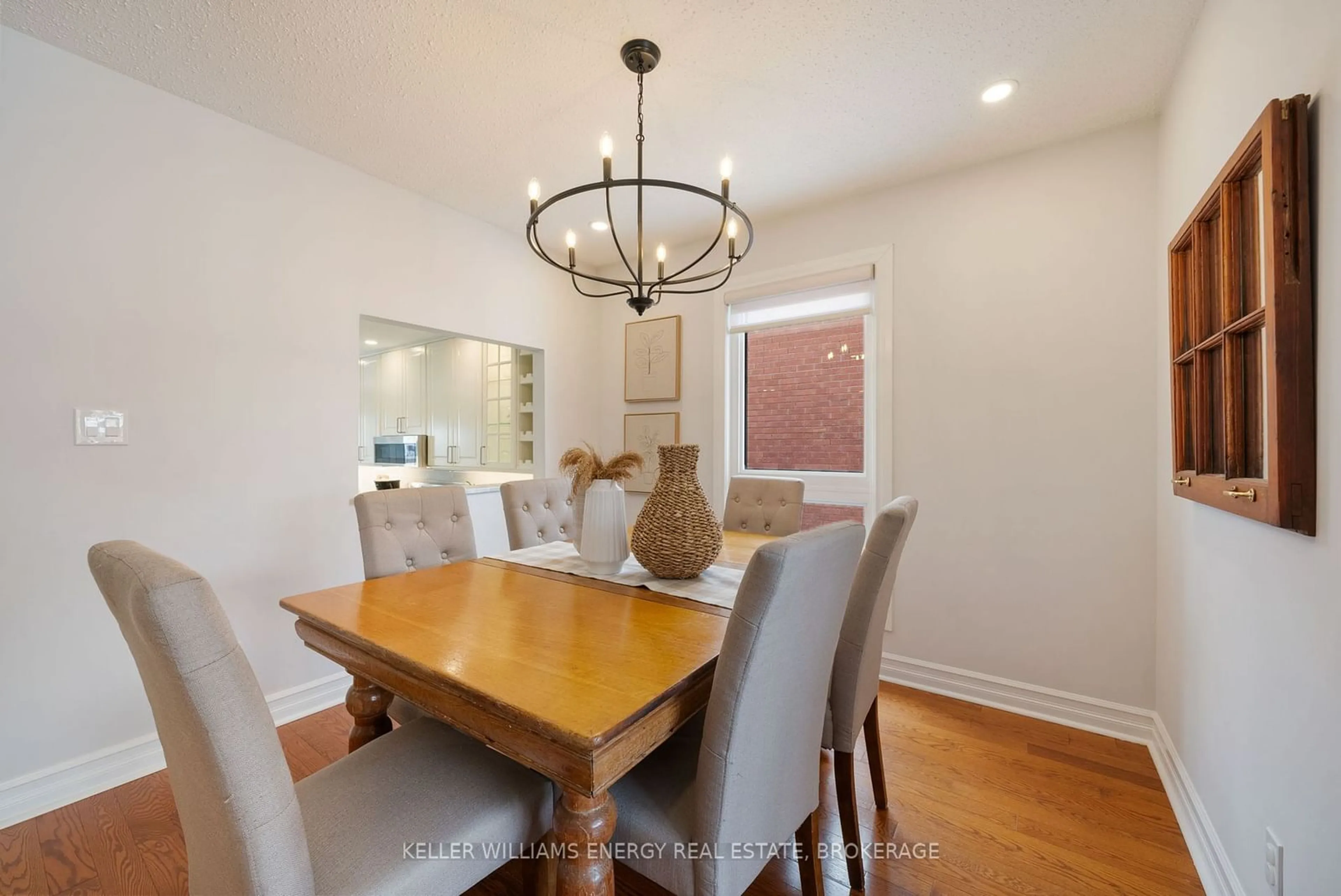 Dining room, wood/laminate floor for 37 Limestone Cres, Whitby Ontario L1N 8P1