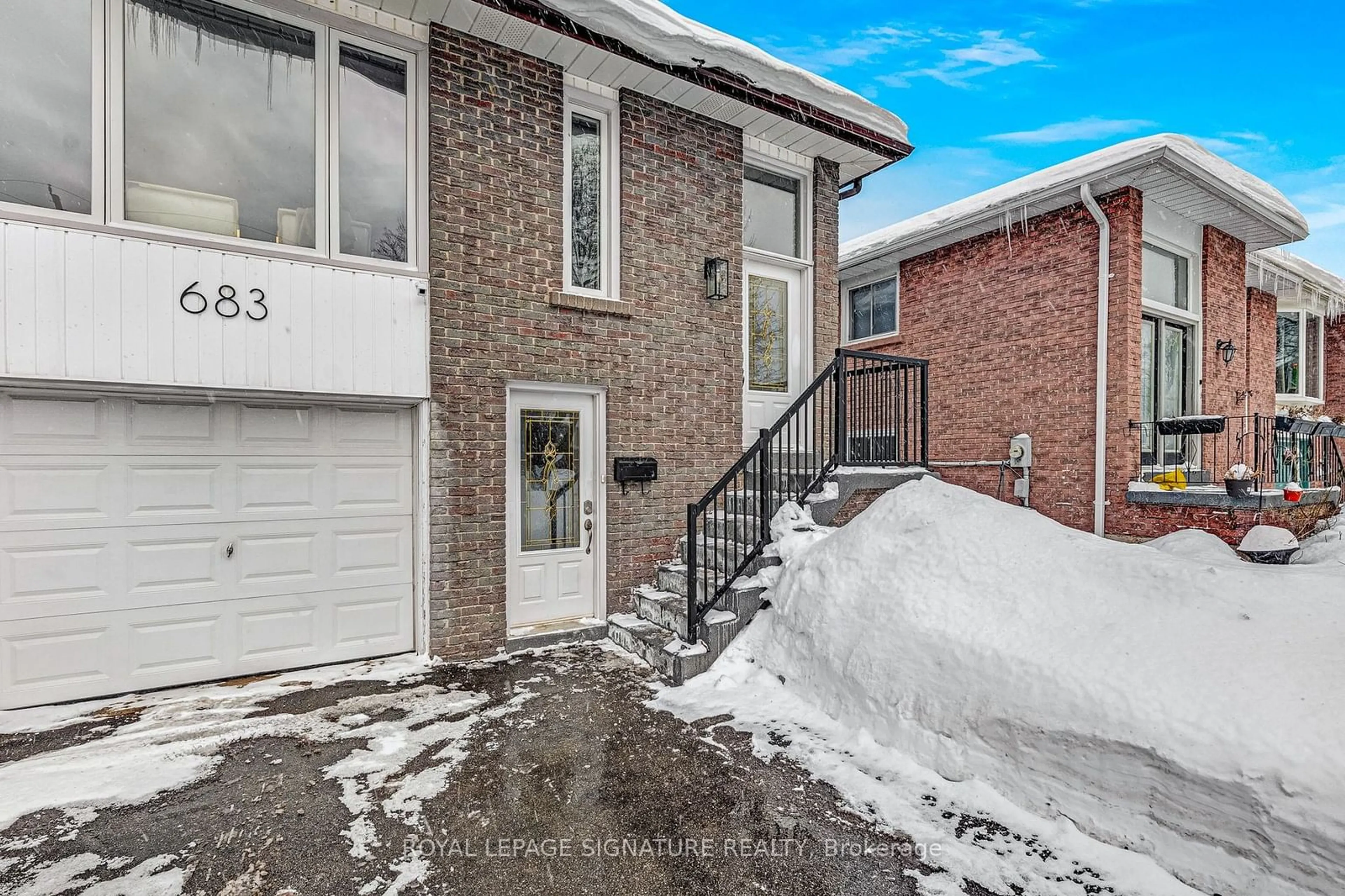 Home with brick exterior material, street for 683 West Shore Blvd, Pickering Ontario L1W 3G2