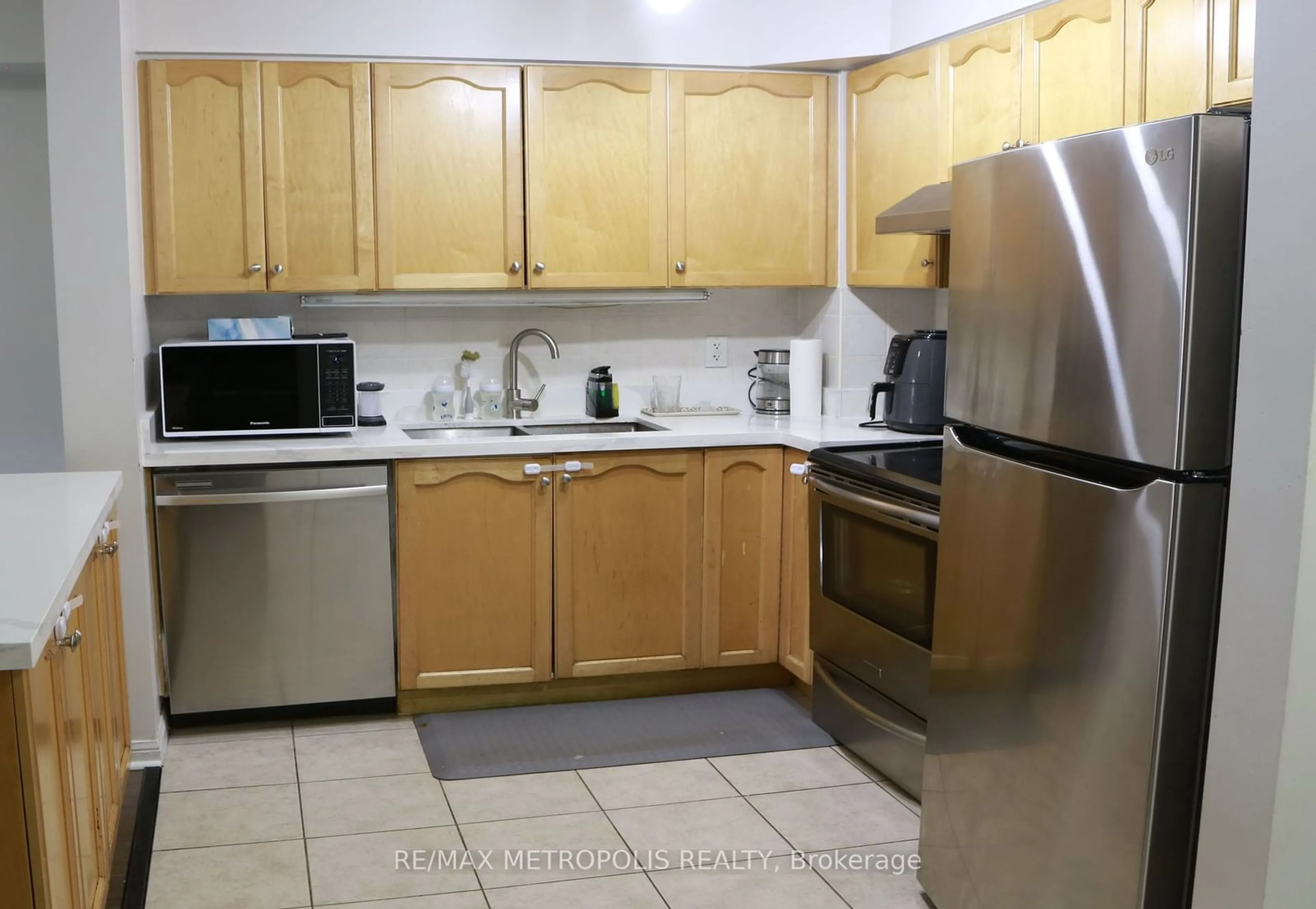 Standard kitchen, ceramic/tile floor for 5225 Finch Ave #329, Toronto Ontario M1S 5W8