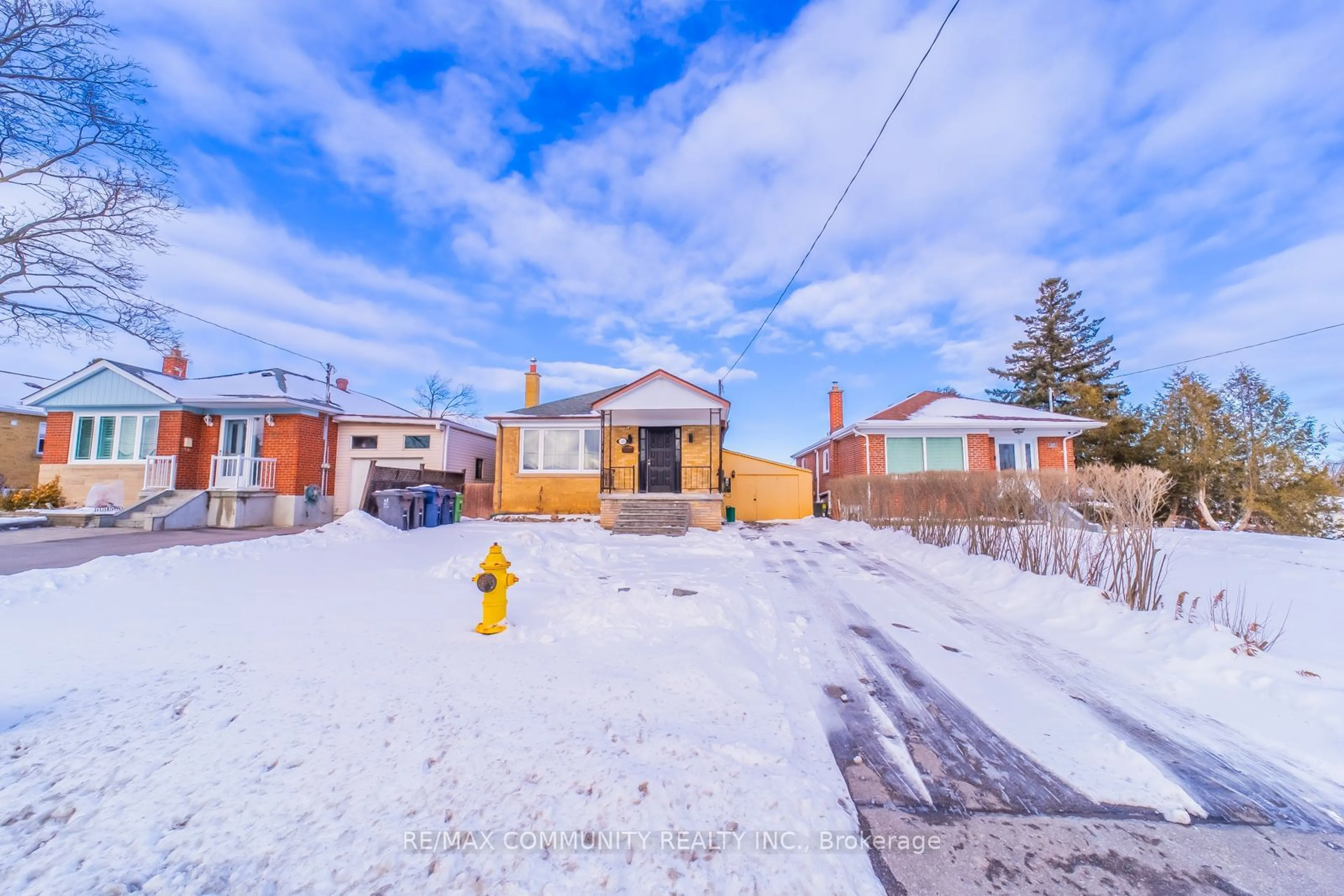 A pic from outside/outdoor area/front of a property/back of a property/a pic from drone, street for 45 Barrymore Rd, Toronto Ontario M1J 1W4