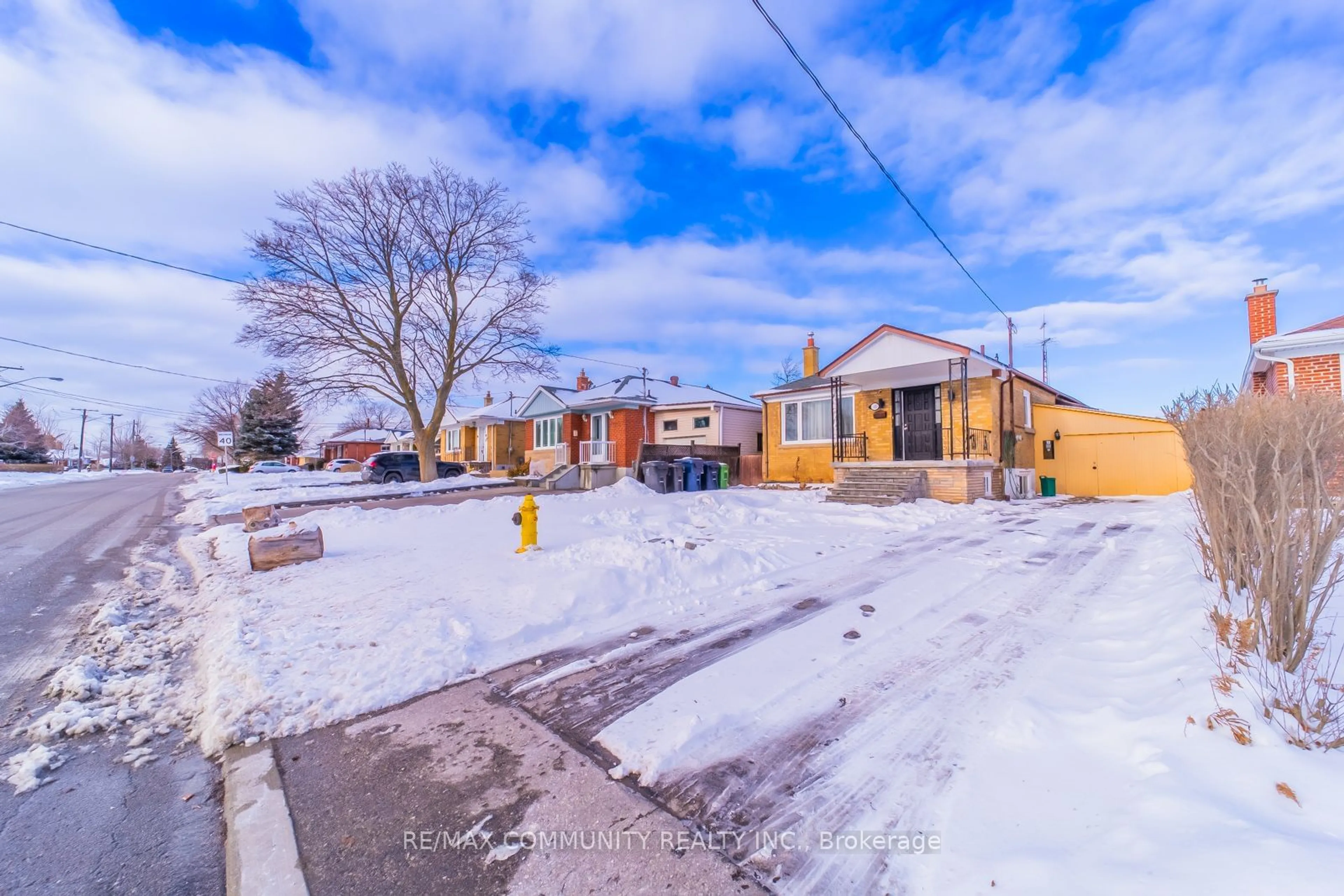 A pic from outside/outdoor area/front of a property/back of a property/a pic from drone, street for 45 Barrymore Rd, Toronto Ontario M1J 1W4