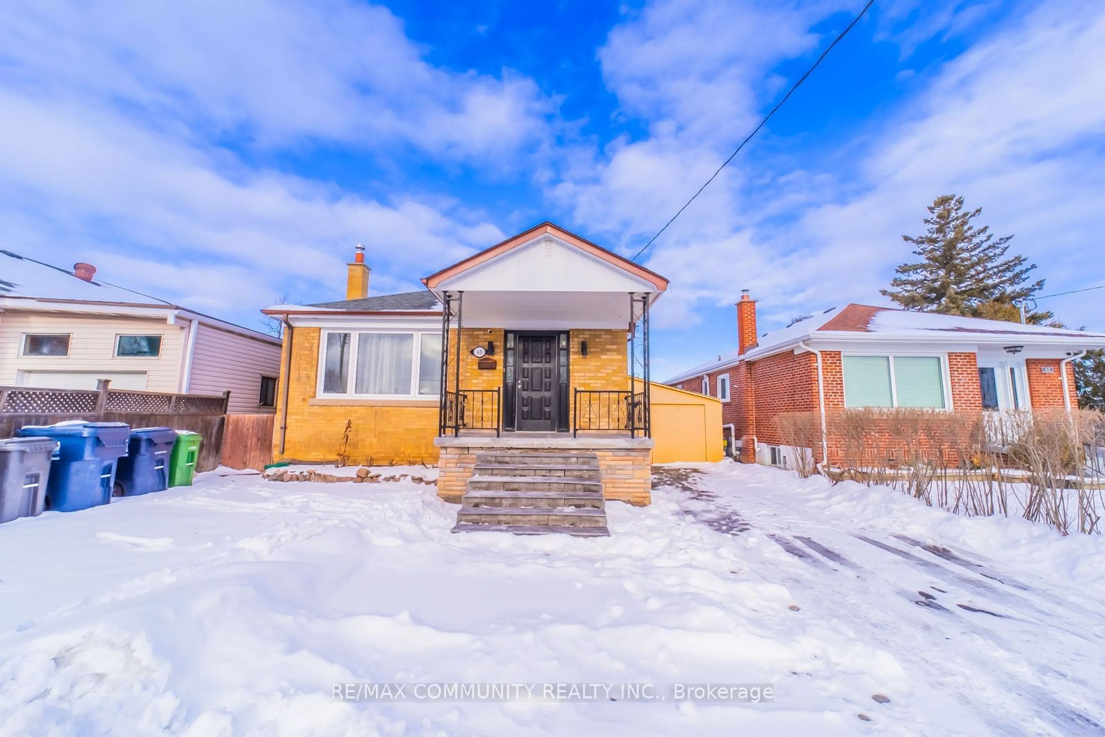 A pic from outside/outdoor area/front of a property/back of a property/a pic from drone, street for 45 Barrymore Rd, Toronto Ontario M1J 1W4