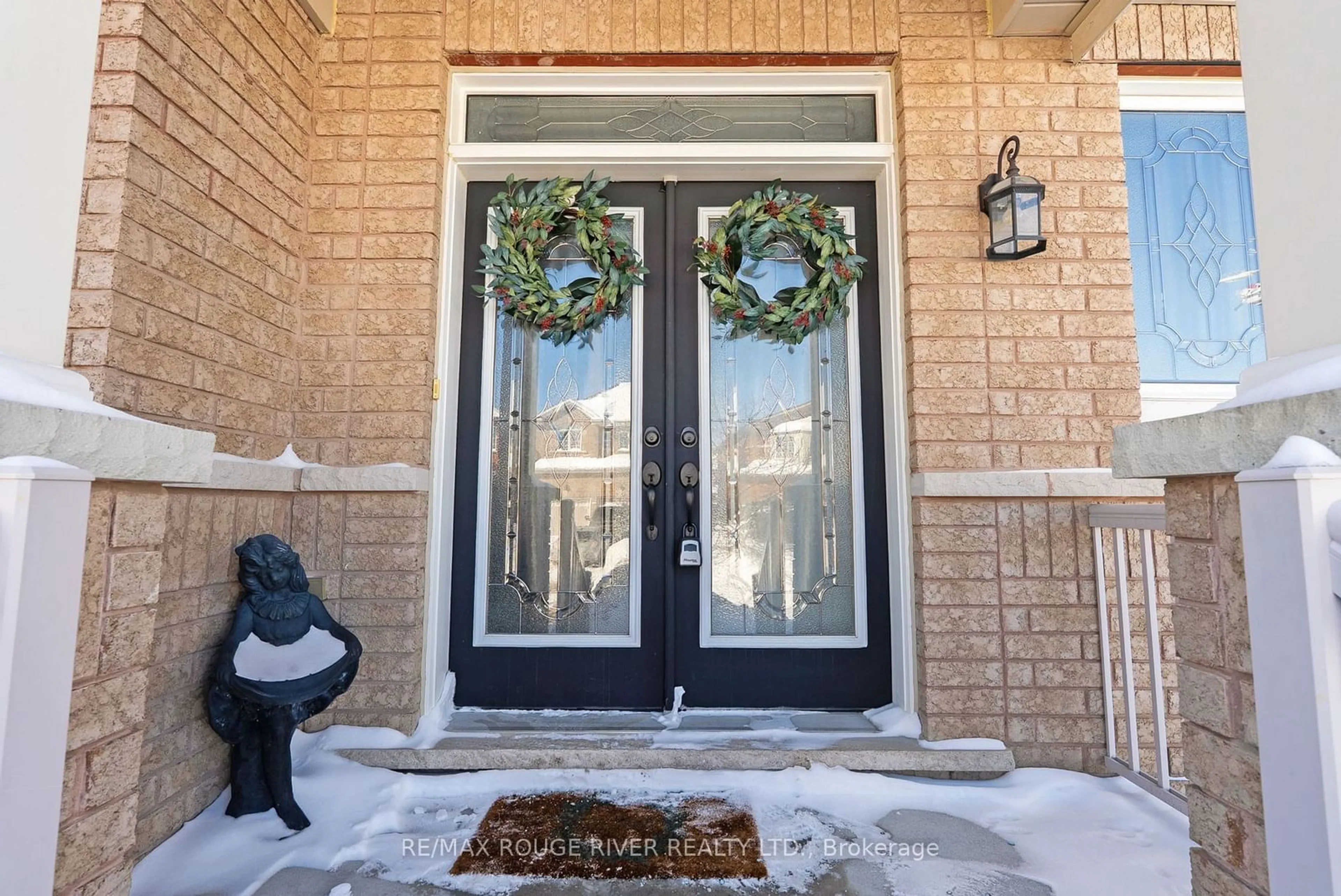 Indoor entryway for 94 Thomas Woodlock St, Clarington Ontario L1B 1G9