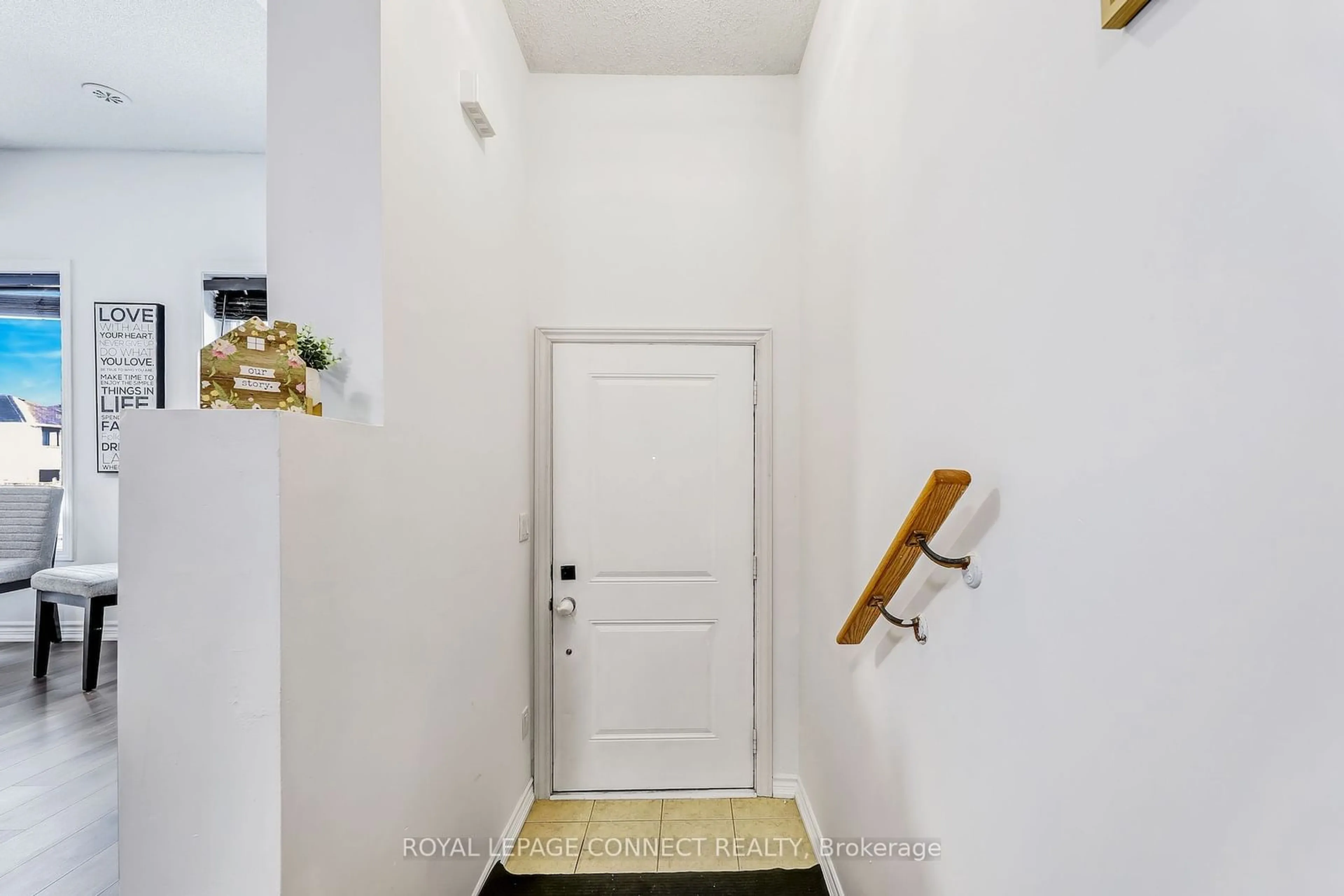 Indoor entryway for 1050 ELTON Way #4, Whitby Ontario L1N 0L3