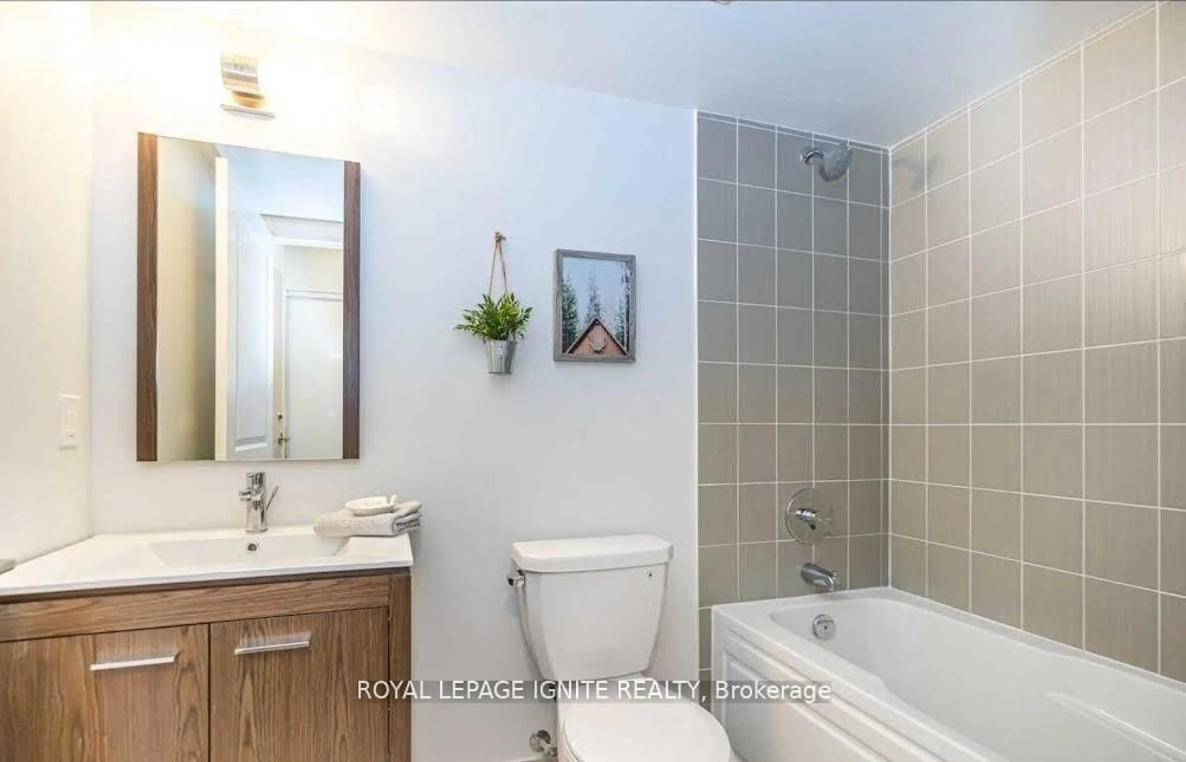 Standard bathroom, ceramic/tile floor for 30 Meadowglen Pl ##1408, Toronto Ontario M1G 0A6