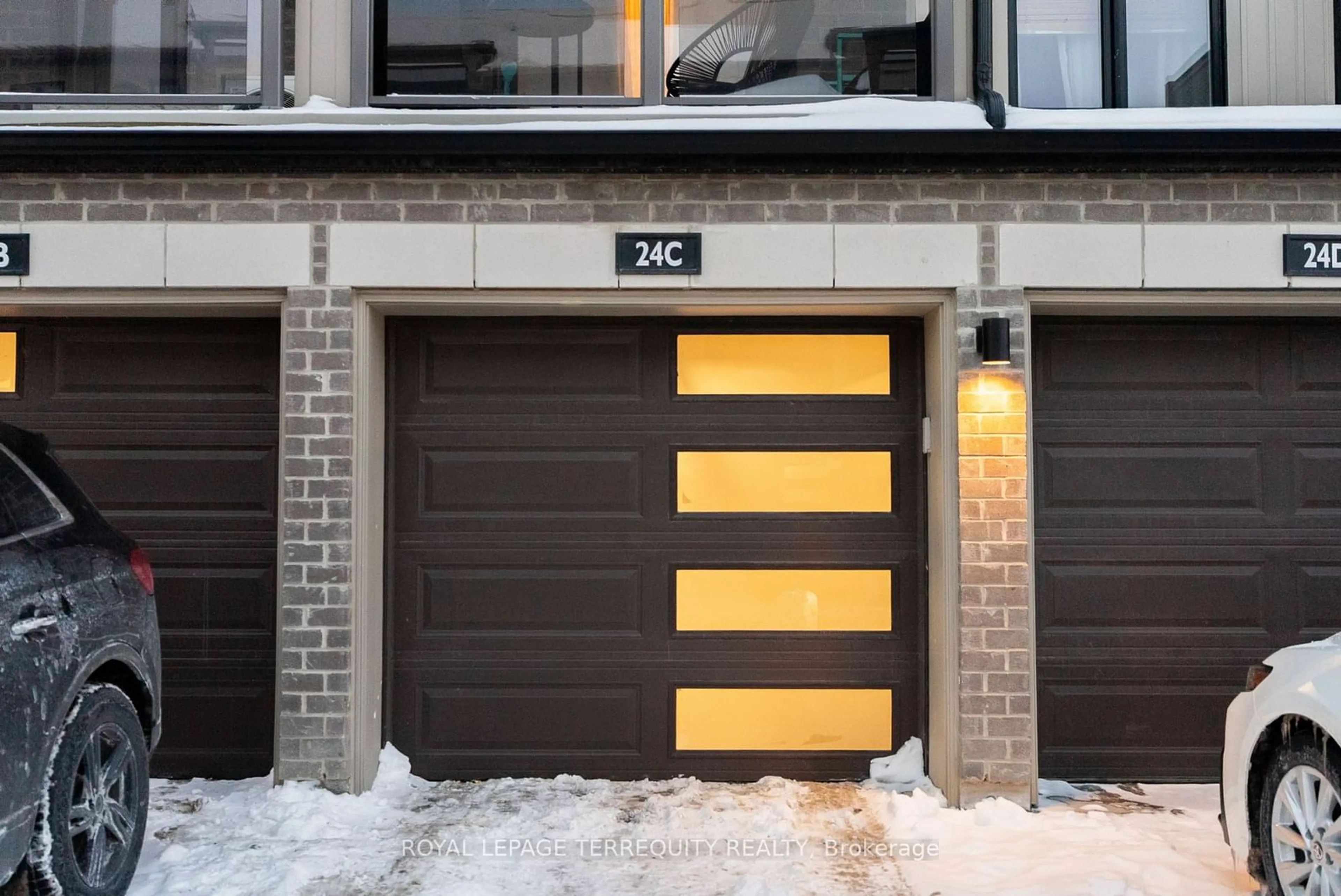 Indoor entryway for 24C Lookout Dr, Clarington Ontario L1C 7G1