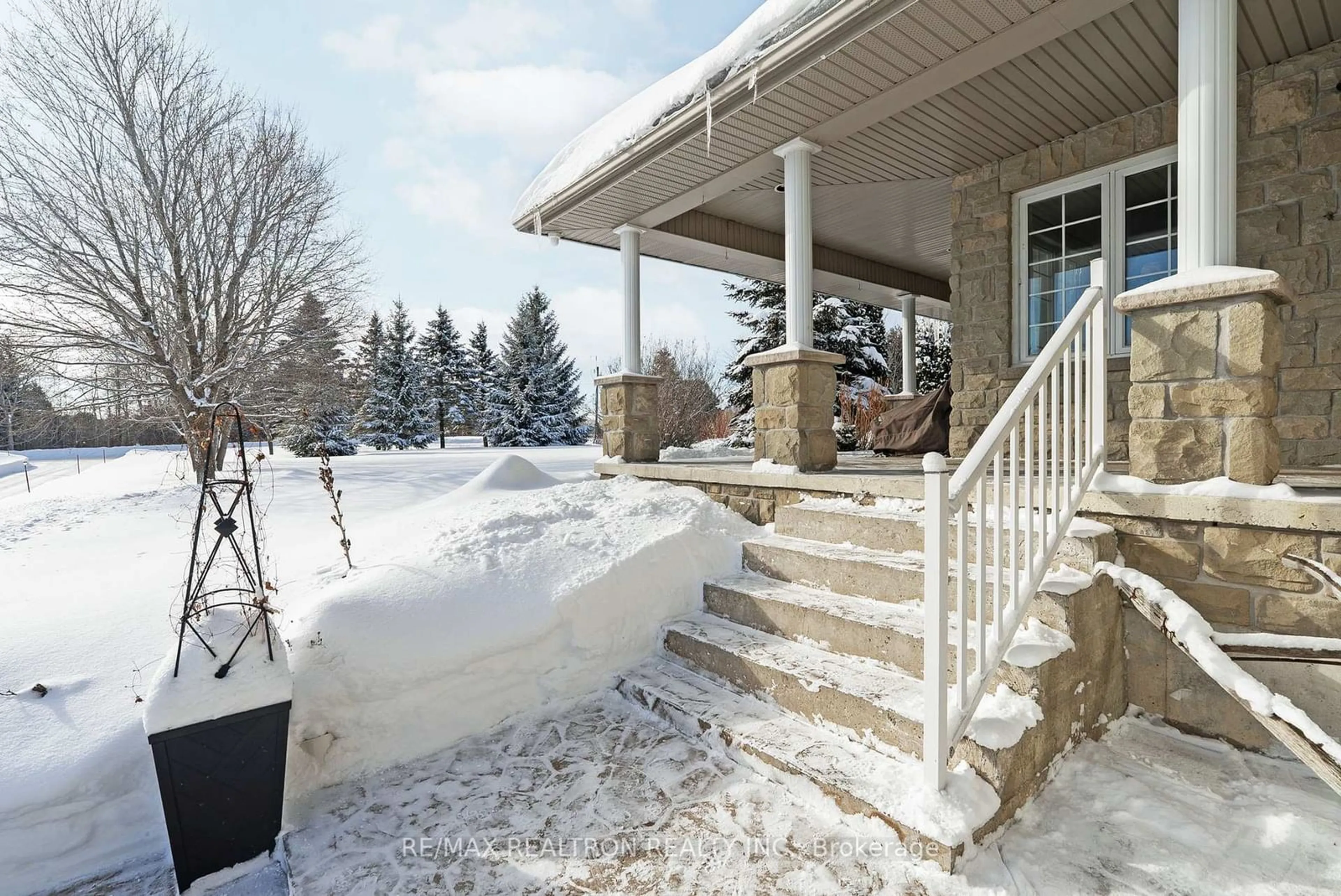 Patio, street for 2161 Saintfield Rd, Scugog Ontario L0C 1G0