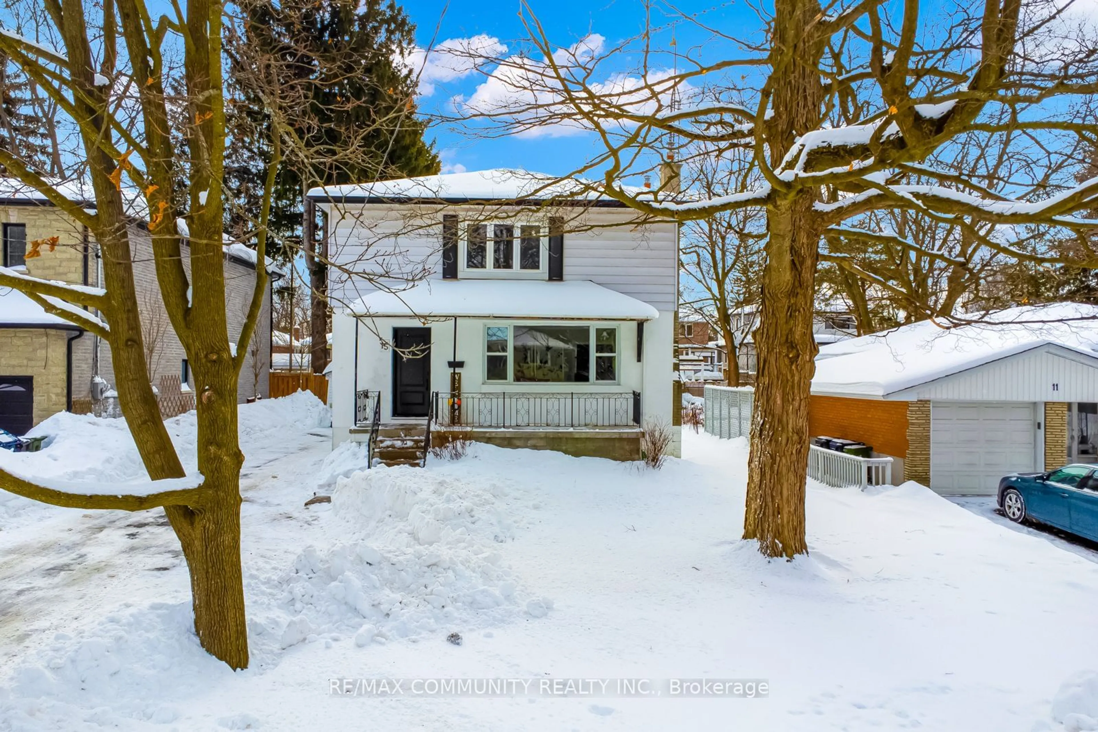 A pic from outside/outdoor area/front of a property/back of a property/a pic from drone, street for 15 Cree Ave, Toronto Ontario M1M 1Z3