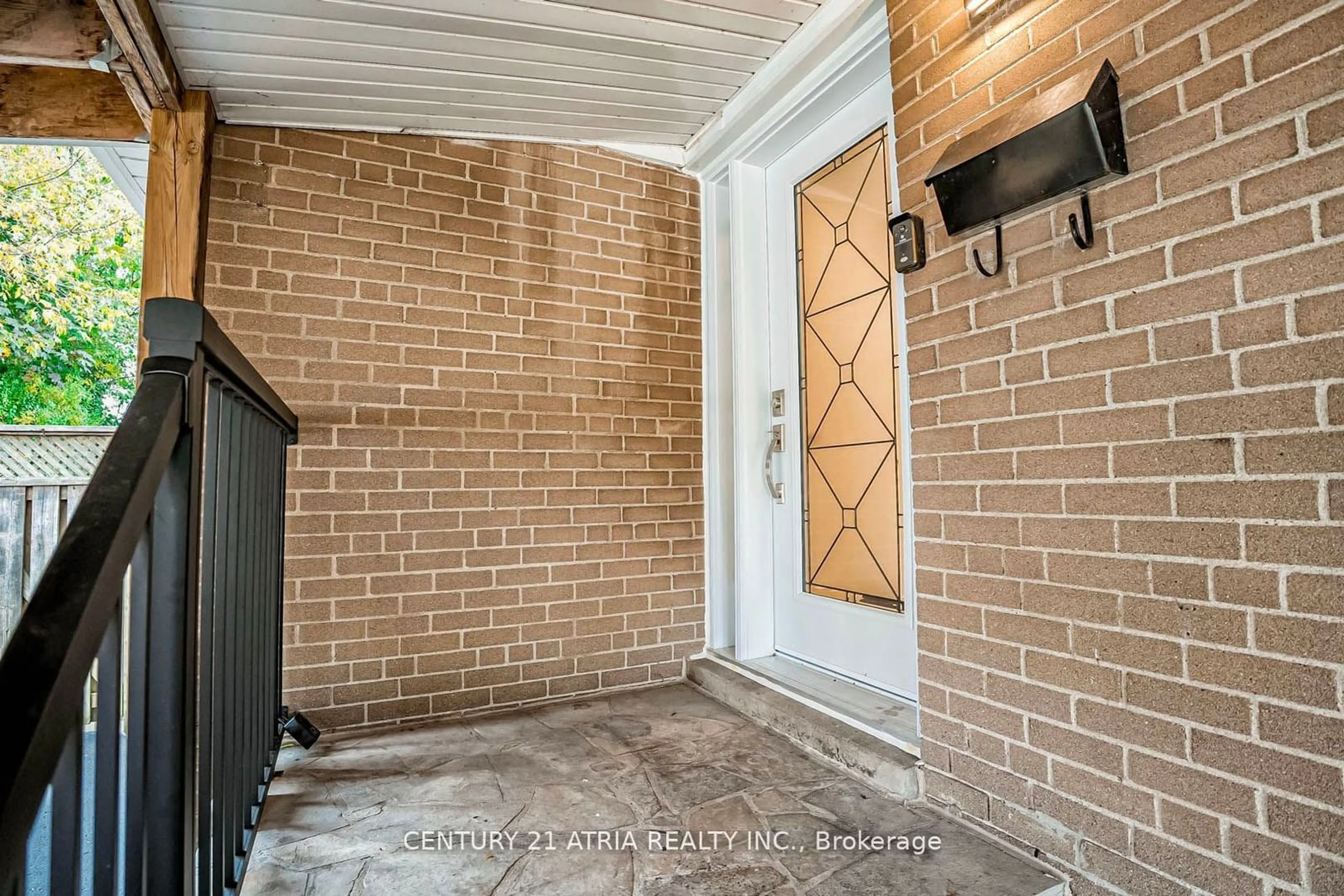 Indoor entryway for 11 Valia Rd, Toronto Ontario M1E 3V9