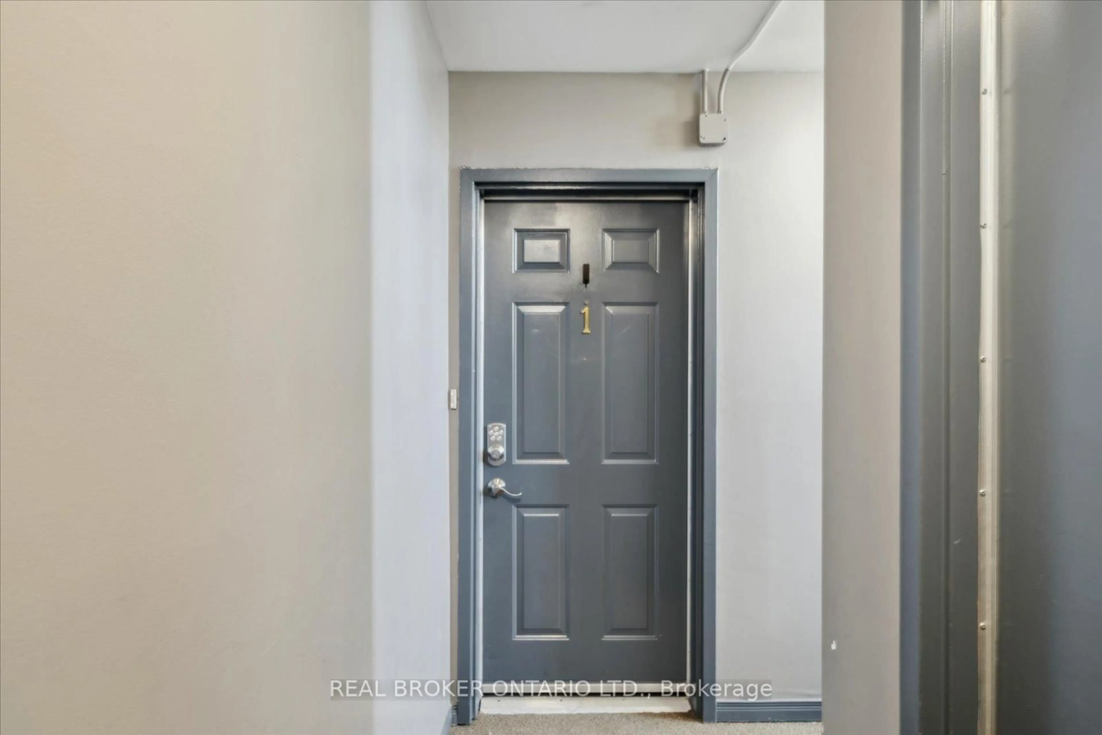 Indoor entryway for 60 Petra Way #1, Whitby Ontario L1R 0A4