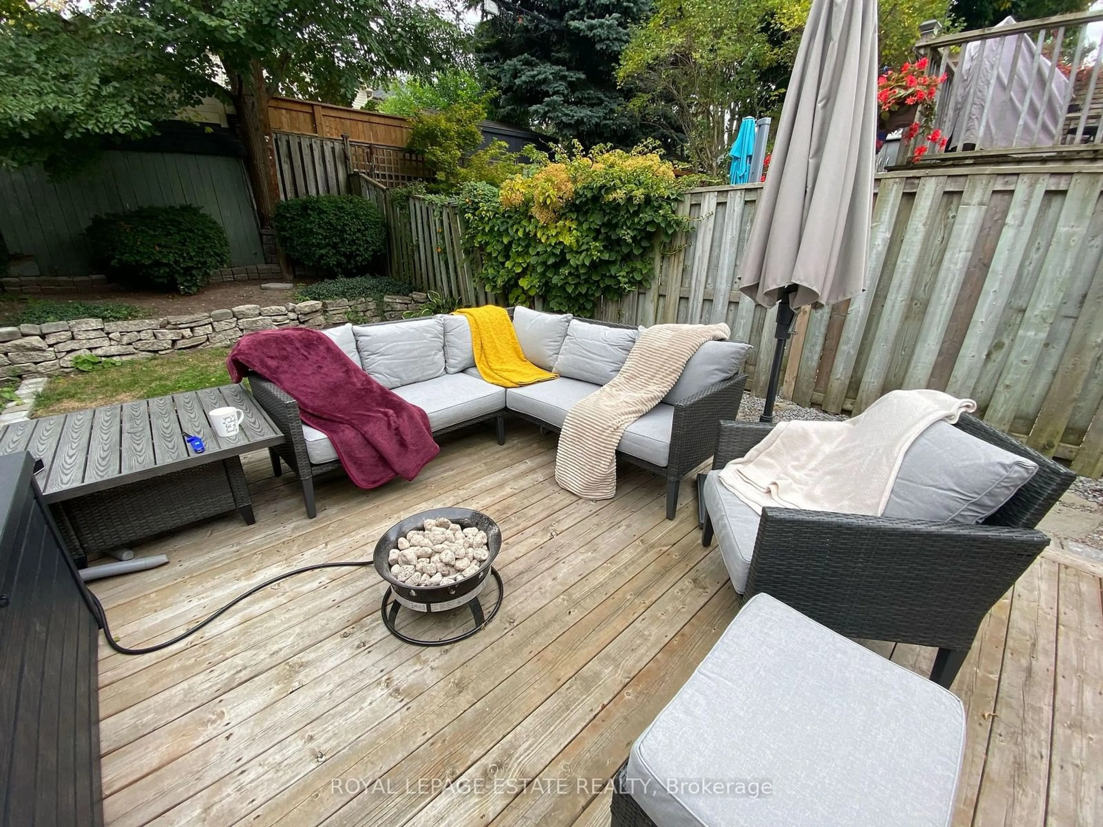 Patio, street for 399 Scarborough Rd, Toronto Ontario M4E 3N1