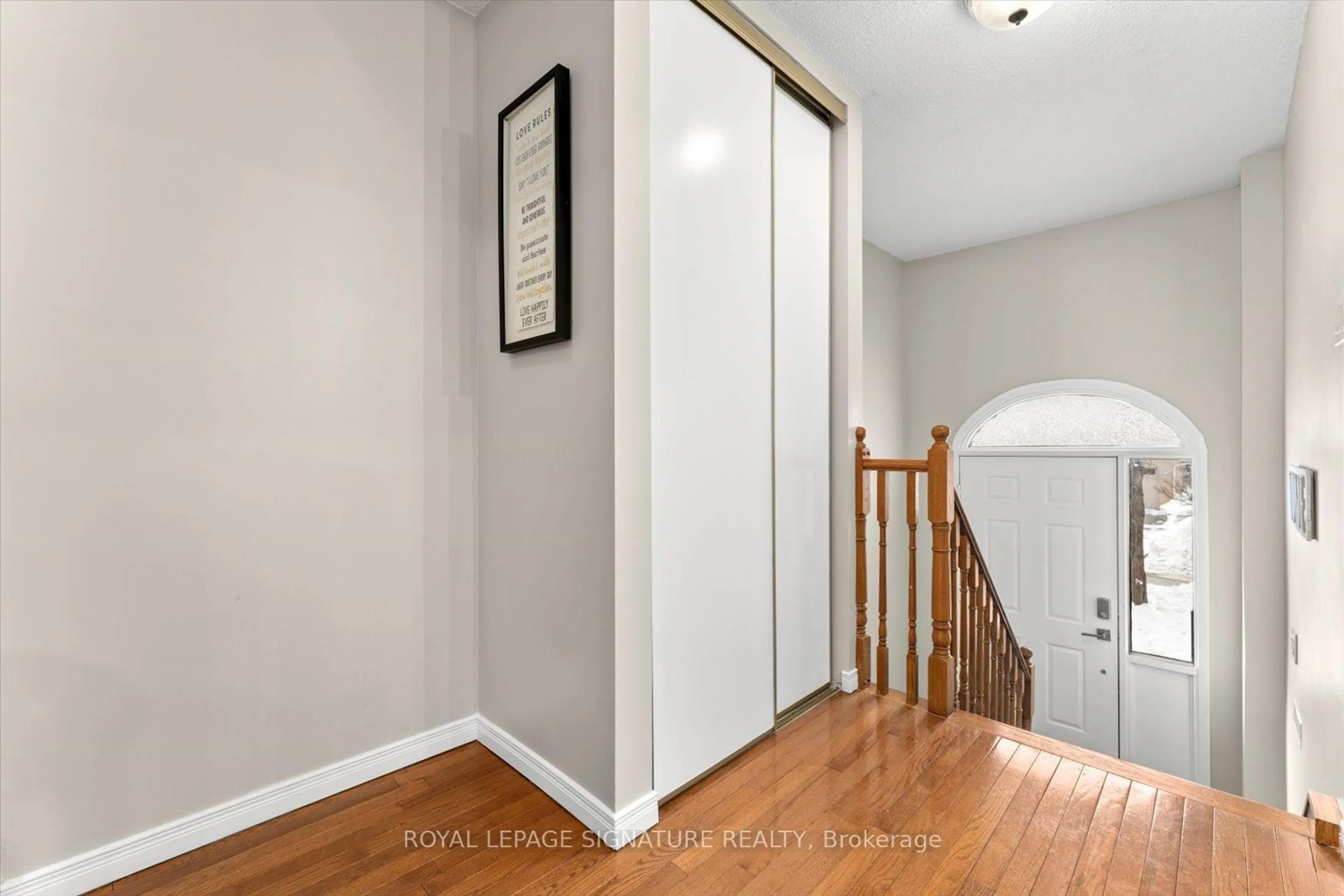 Indoor entryway for 858 Hyland St, Whitby Ontario L1N 6S1