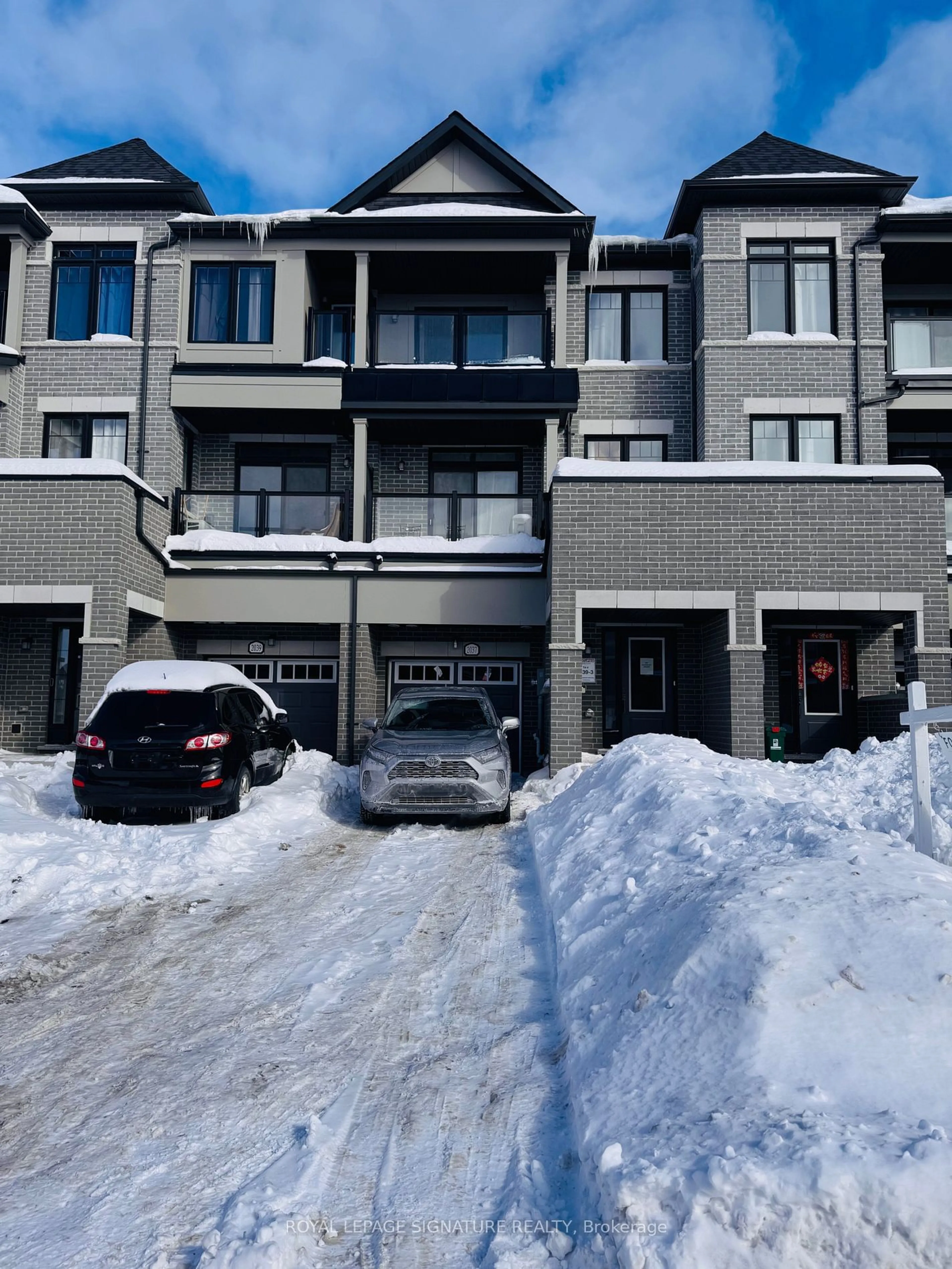 A pic from outside/outdoor area/front of a property/back of a property/a pic from drone, unknown for 2037 Cameron Lott Cres, Oshawa Ontario L1H 7K5