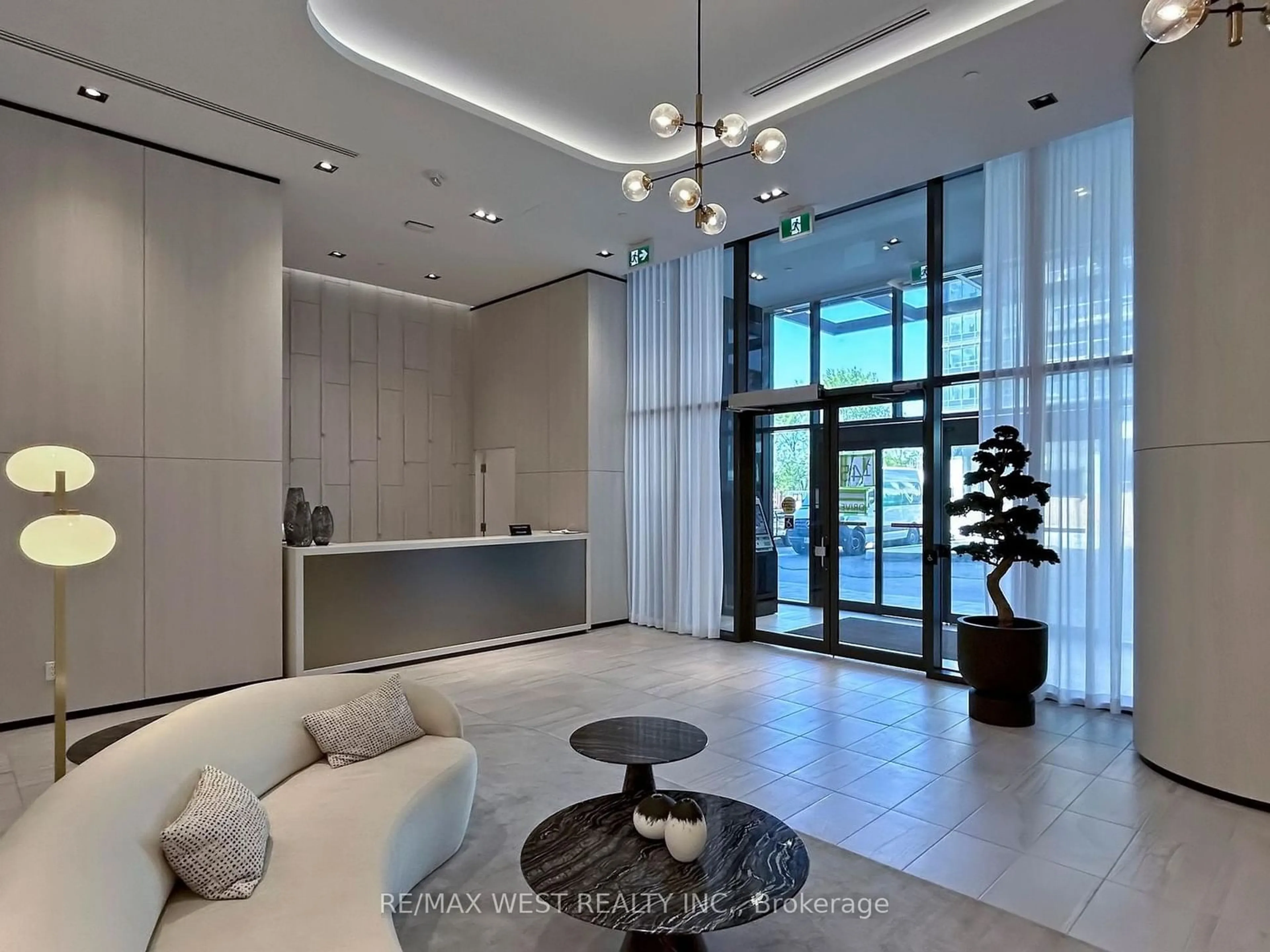 Indoor foyer for 1455 Celebration Dr #805, Pickering Ontario L1W 1L8