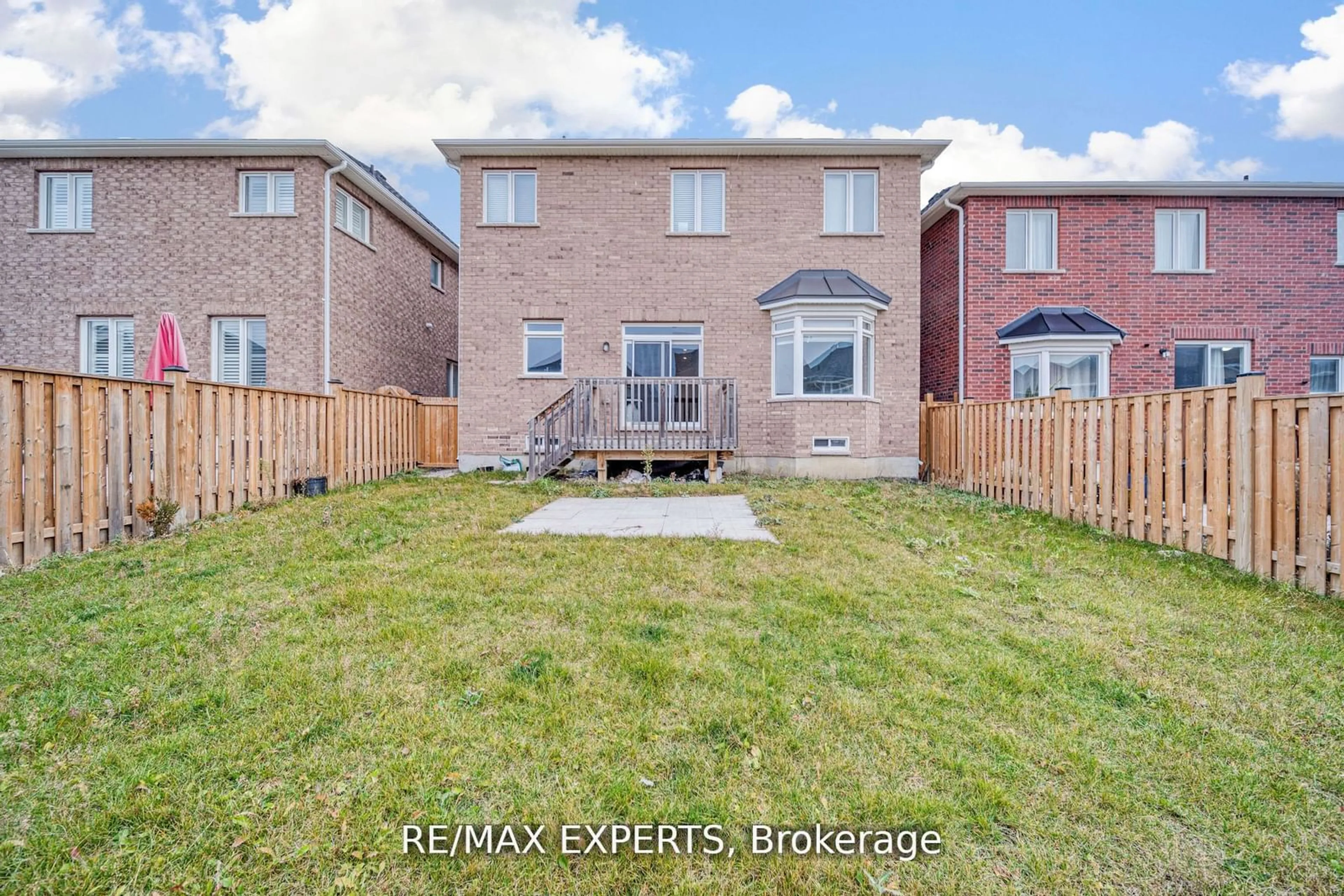 A pic from outside/outdoor area/front of a property/back of a property/a pic from drone, street for 1812 Grandview St, Oshawa Ontario L1K 0Y2