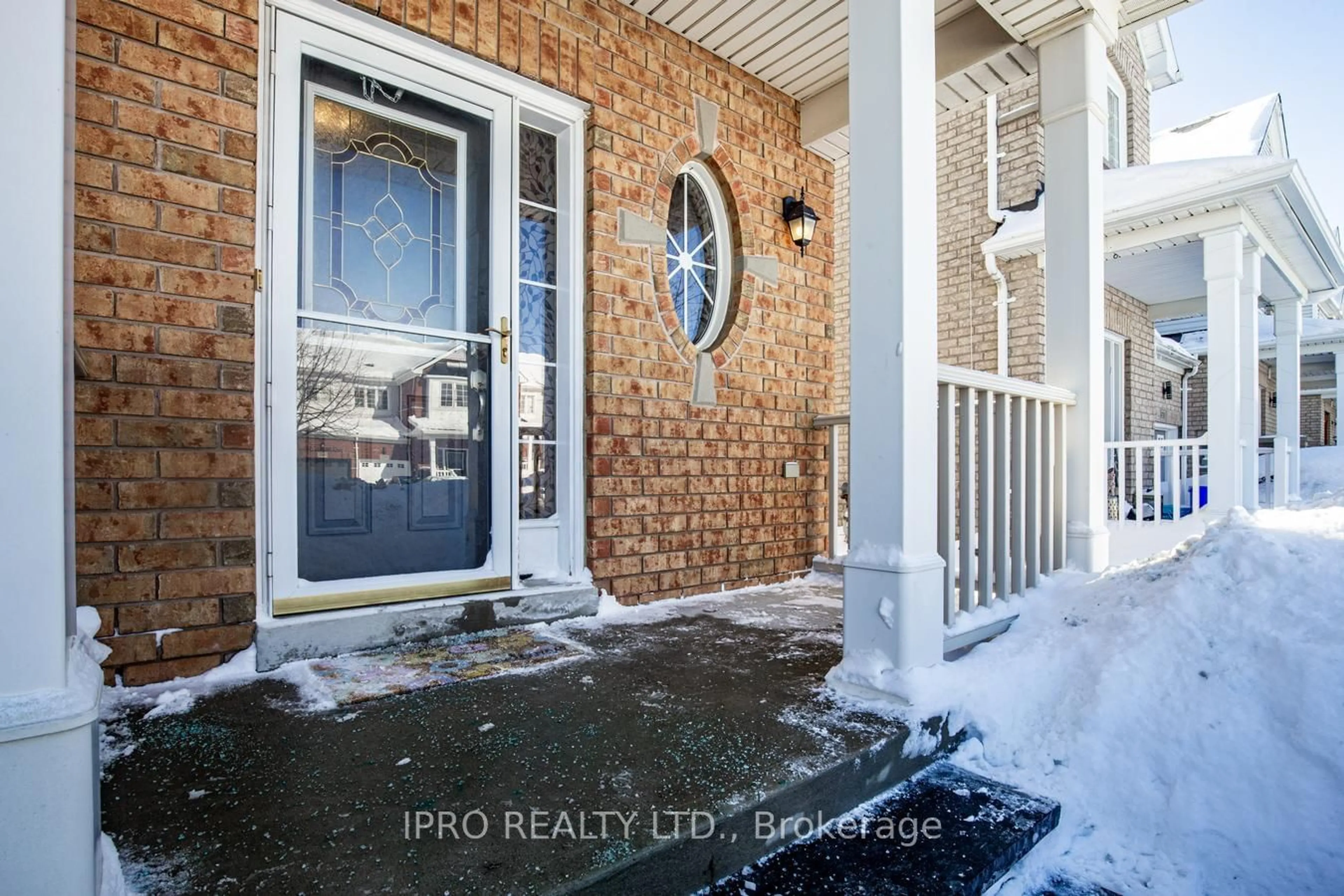 Indoor entryway for 964 Fetchison Dr, Oshawa Ontario L1R 0R2