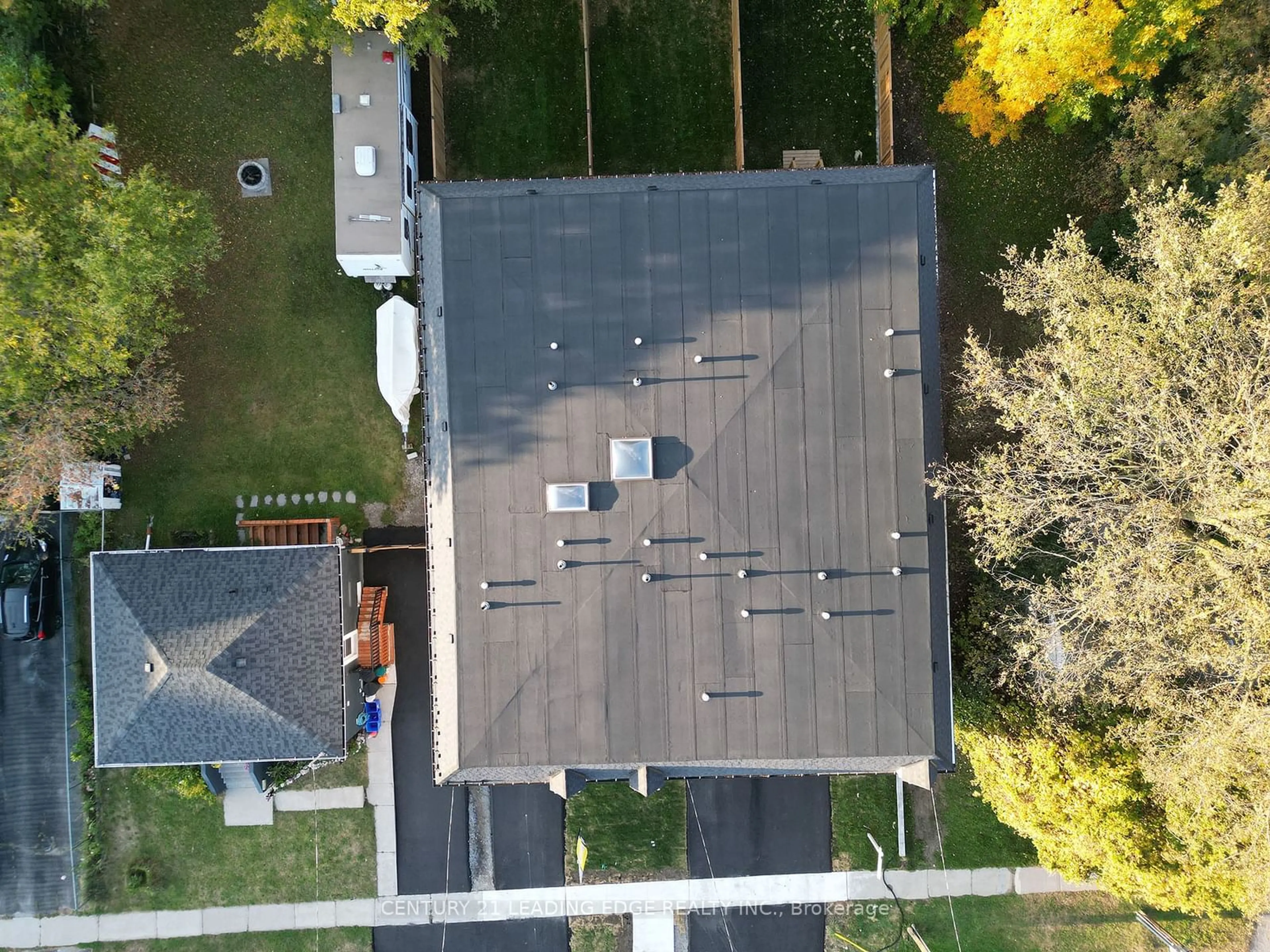 A pic from outside/outdoor area/front of a property/back of a property/a pic from drone, street for 308 Anderson Ave, Oshawa Ontario L1J 2N7