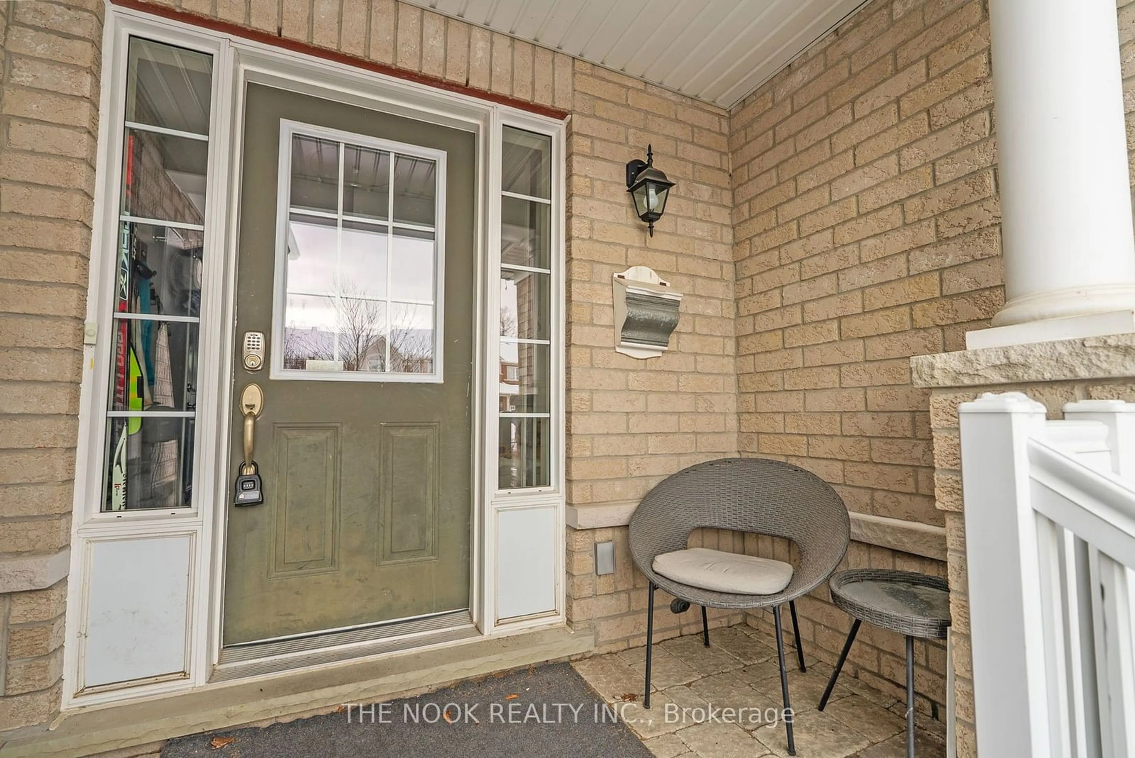 Indoor entryway for 1382 Glaspell Cres, Oshawa Ontario L1K 0M5