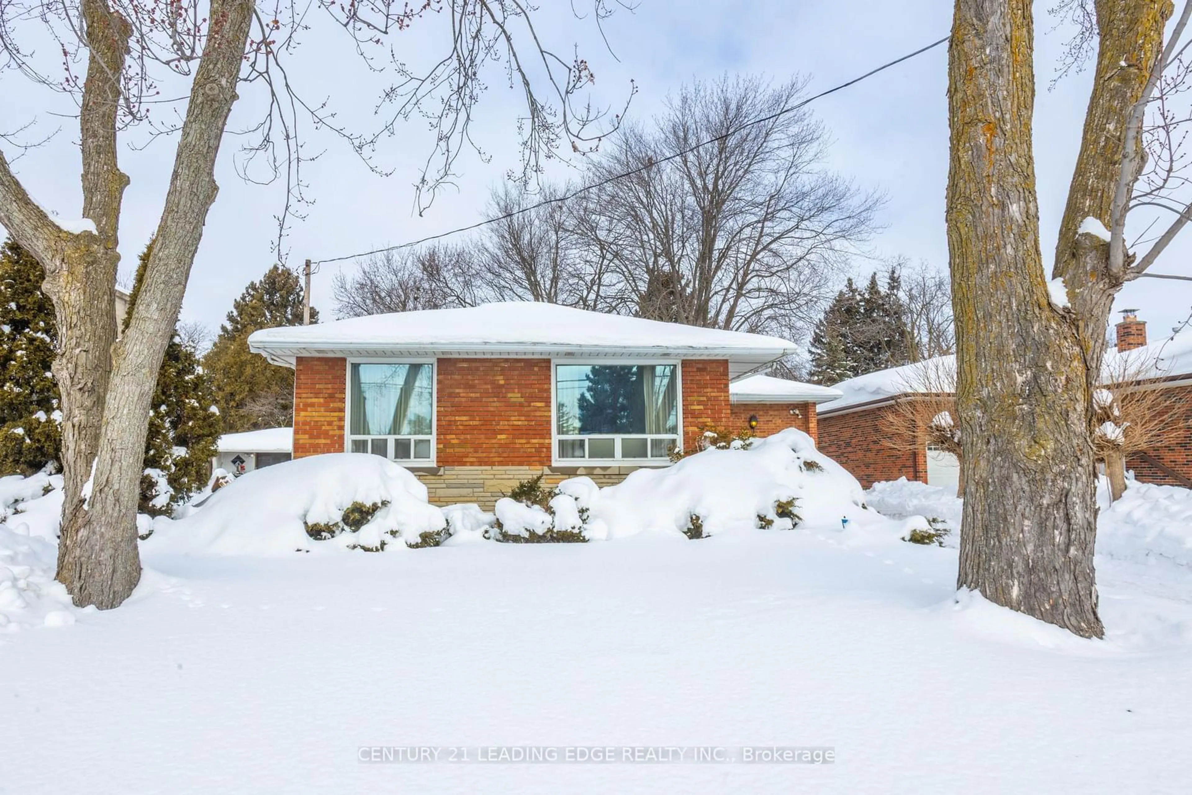 Home with brick exterior material, street for 40 Heather Rd, Toronto Ontario M1S 2E1