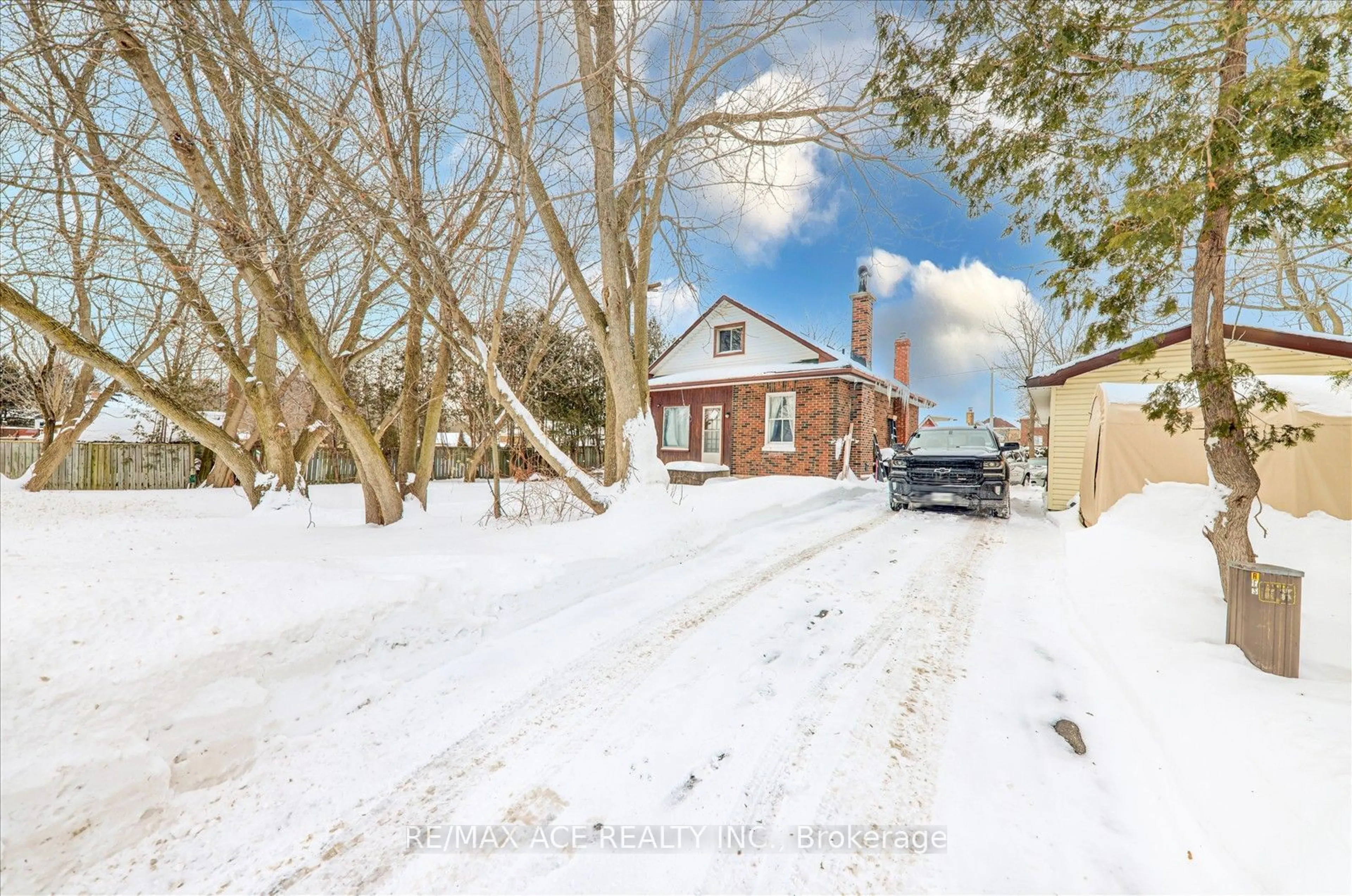 A pic from outside/outdoor area/front of a property/back of a property/a pic from drone, street for 304 West Scugog Lane, Clarington Ontario L1C 3K2