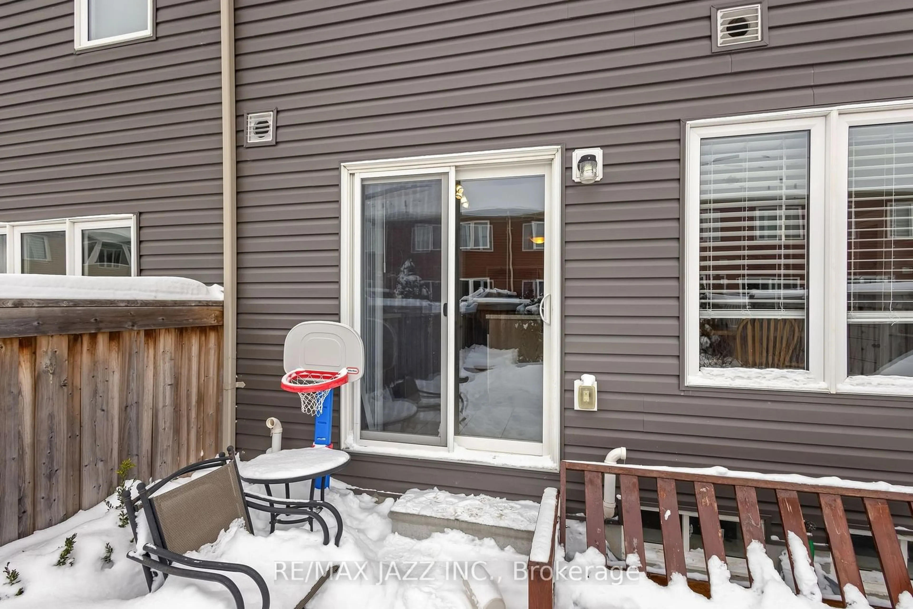 Patio, street for 19 Tabaret Cres, Oshawa Ontario L1L 0G5