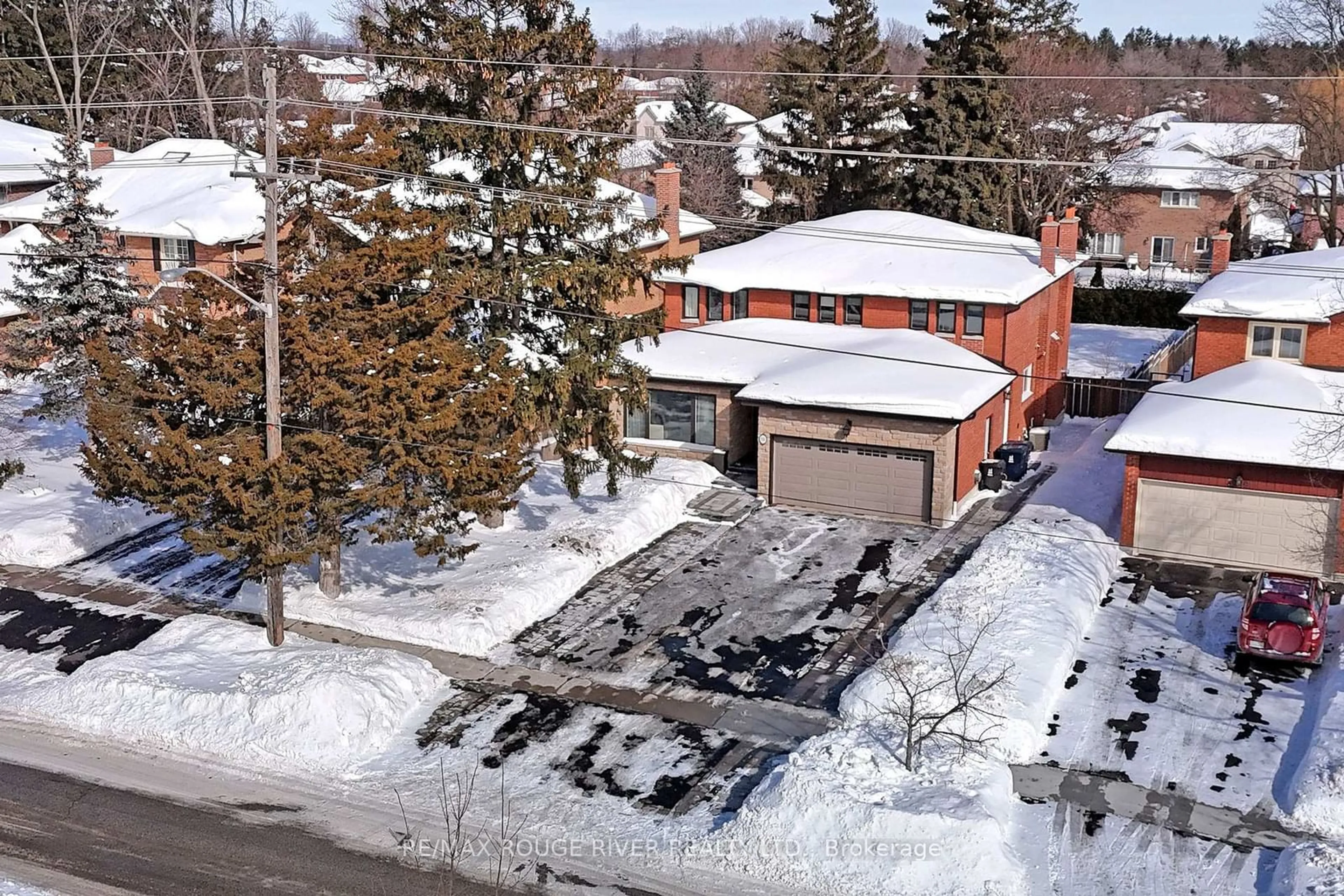 A pic from outside/outdoor area/front of a property/back of a property/a pic from drone, street for 331 Centennial Rd, Toronto Ontario M1C 2A4