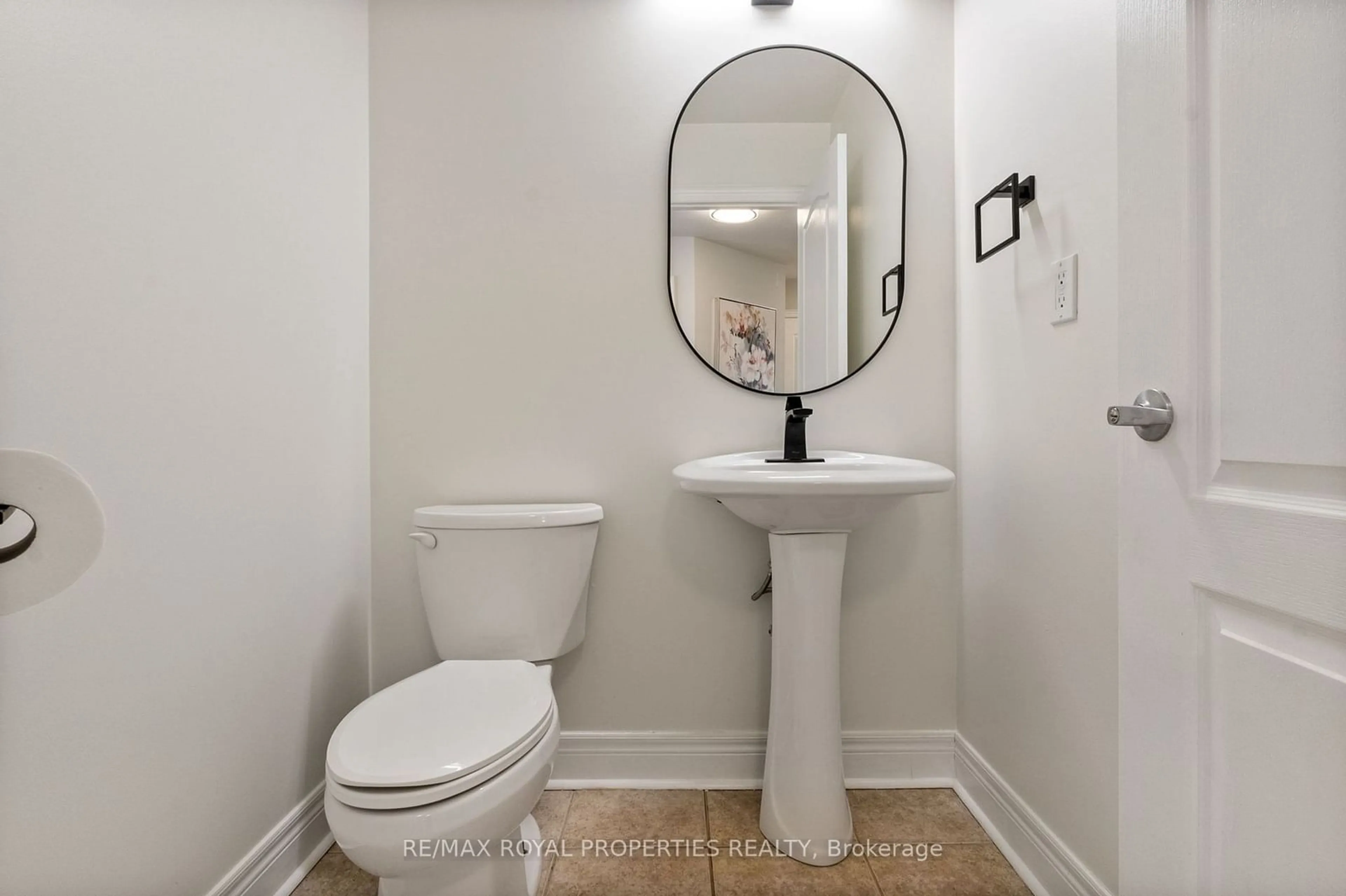 Standard bathroom, ceramic/tile floor for 1284 Ashgrove Cres, Oshawa Ontario L1K 3A6