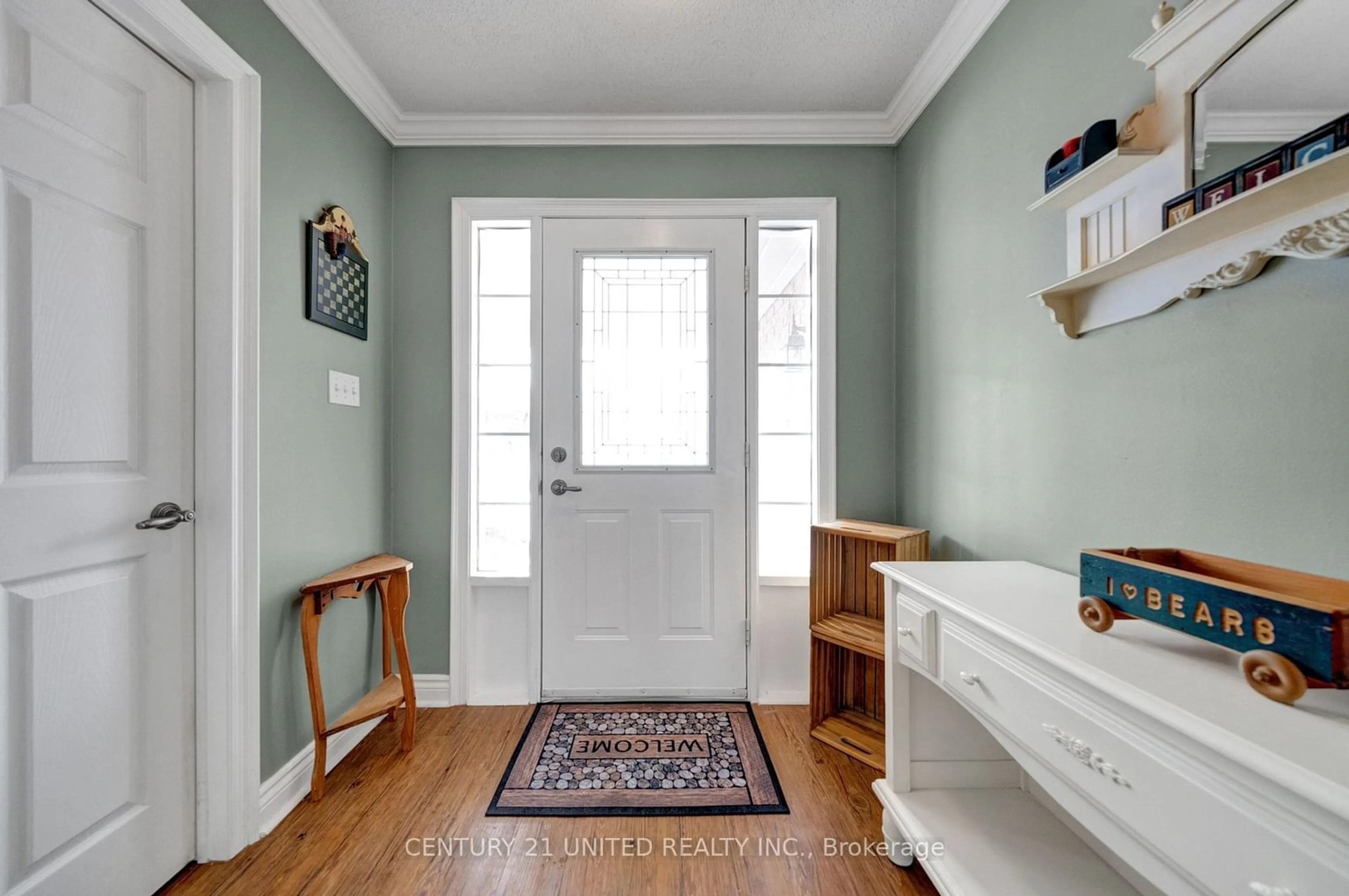 Indoor entryway for 3 Greenway Blvd, Scugog Ontario L9L 1S9