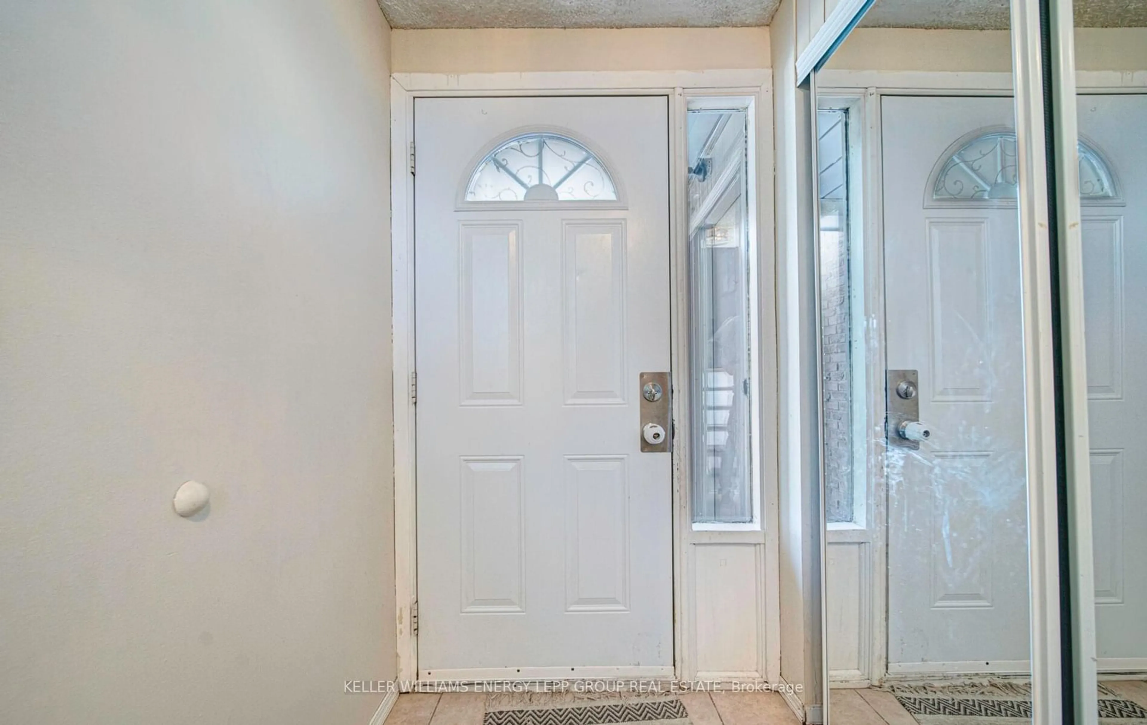 Indoor entryway for 1330 Trowbridge Dr #59, Oshawa Ontario L1G 7L1