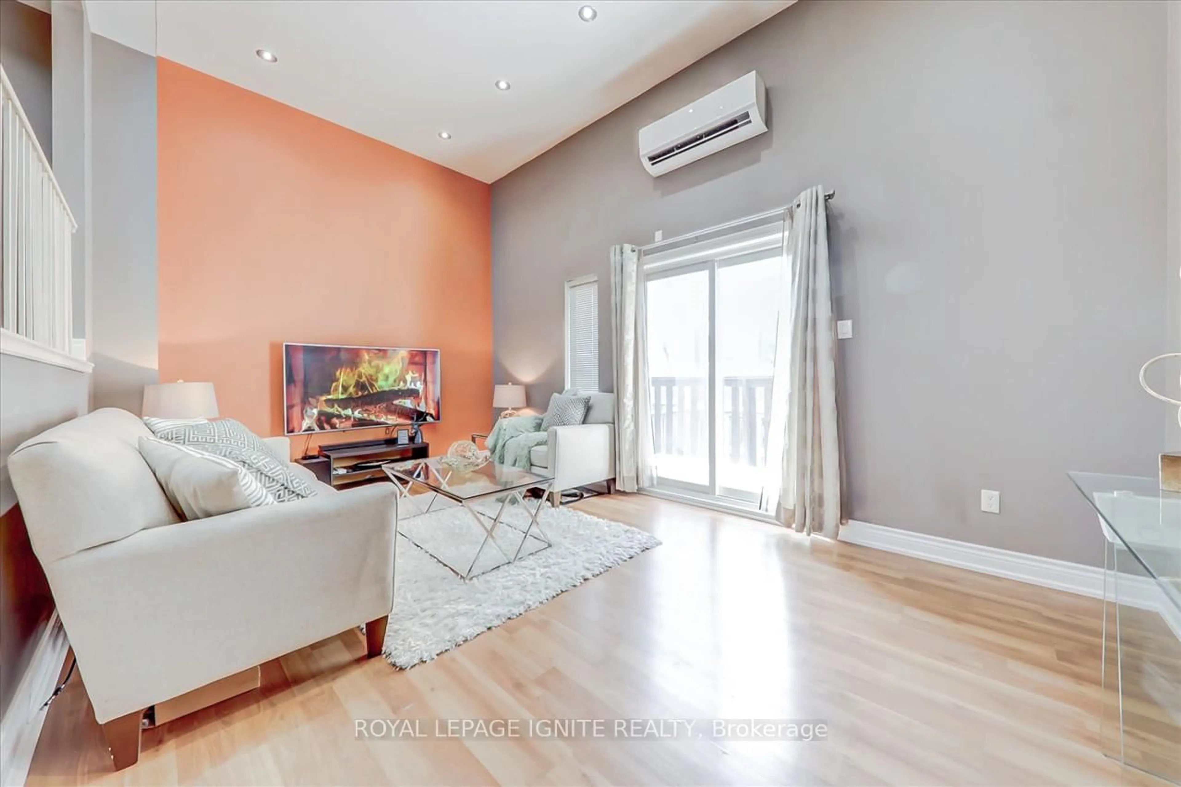 Living room with furniture, wood/laminate floor for 120 Murison Blvd #4, Toronto Ontario M1B 2V6