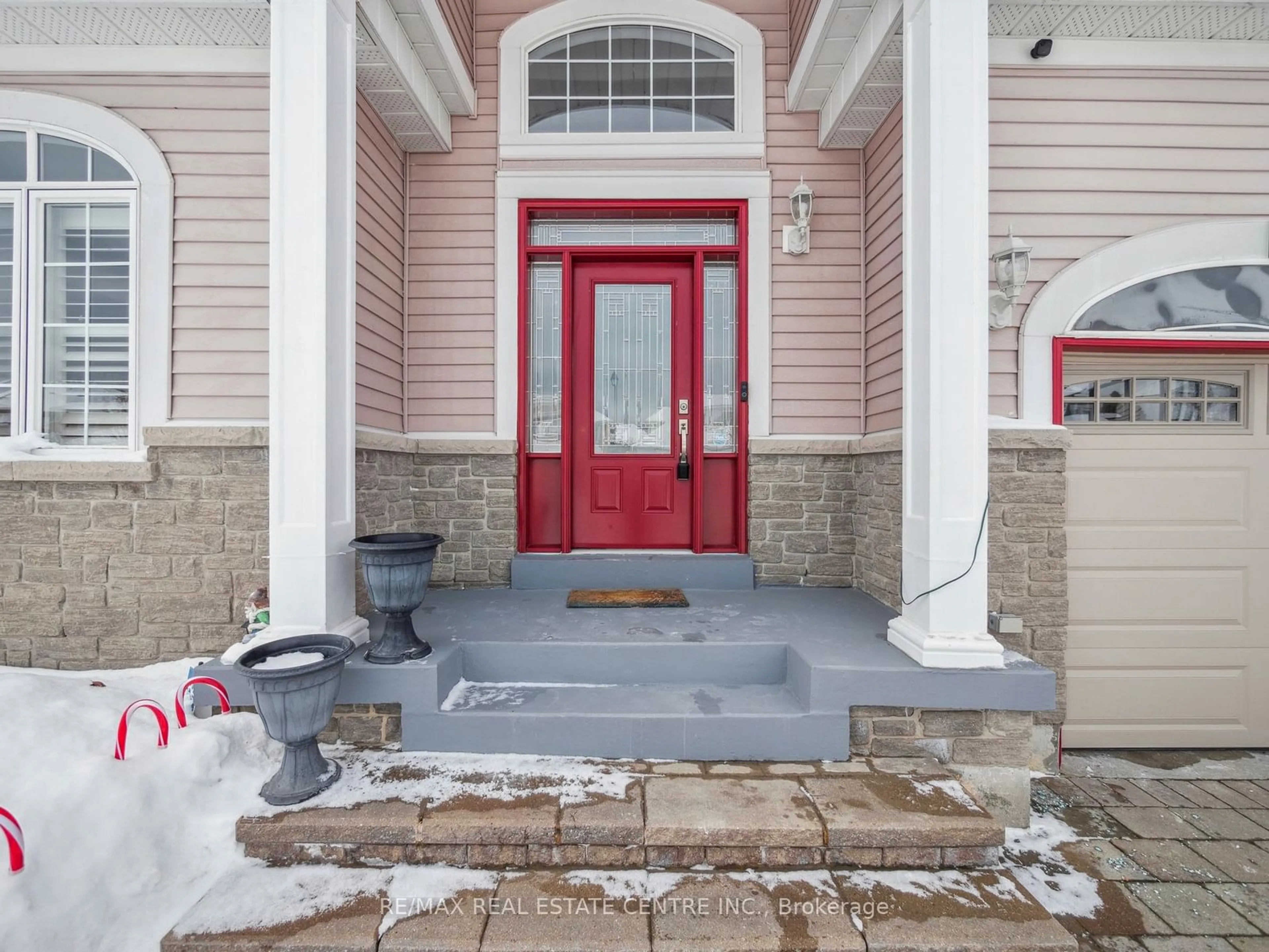 Indoor entryway for 18 Bridgeport Dr, Toronto Ontario M1C 5C1