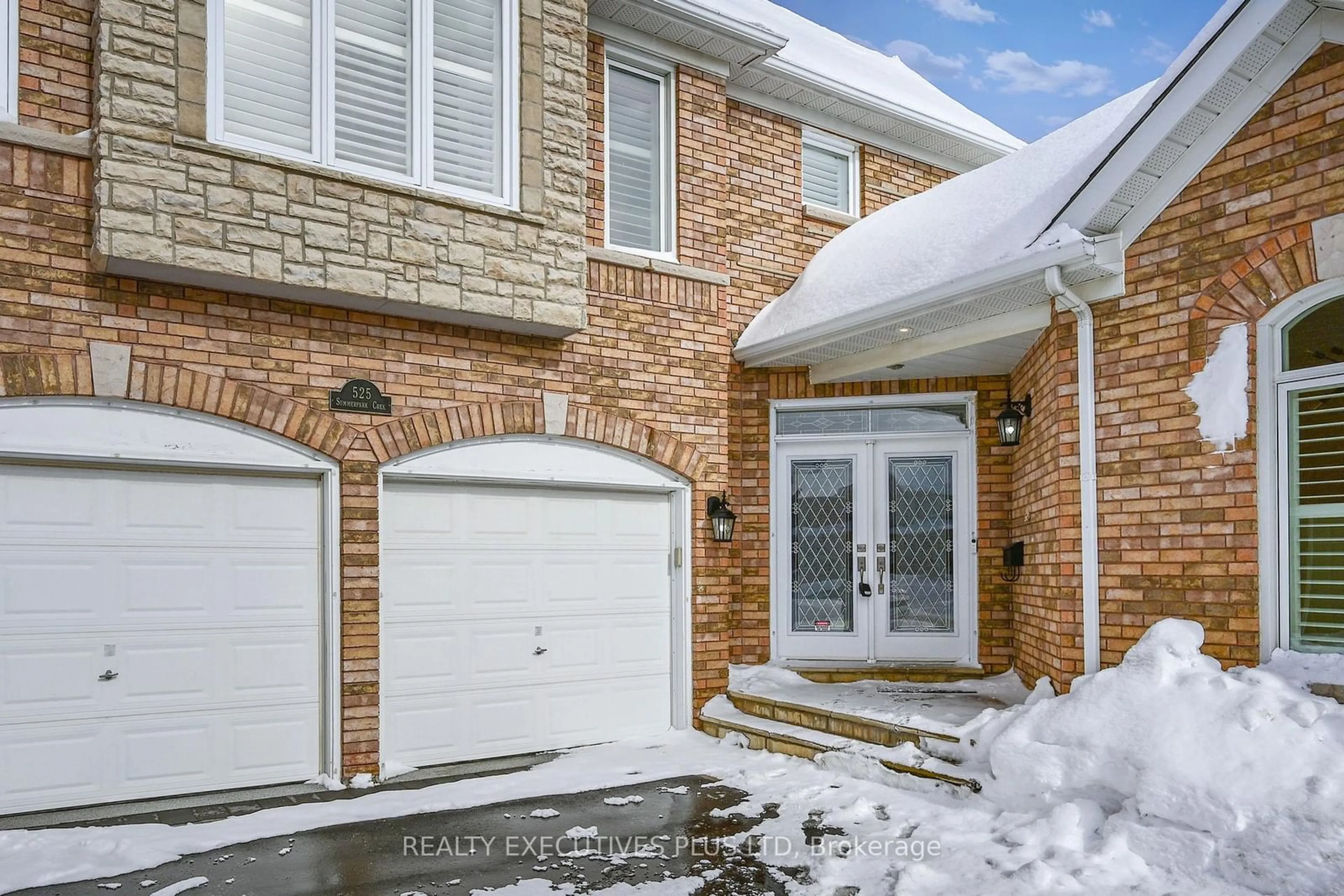 Home with brick exterior material, street for 525 Summerpark Cres, Pickering Ontario L1V 7A7