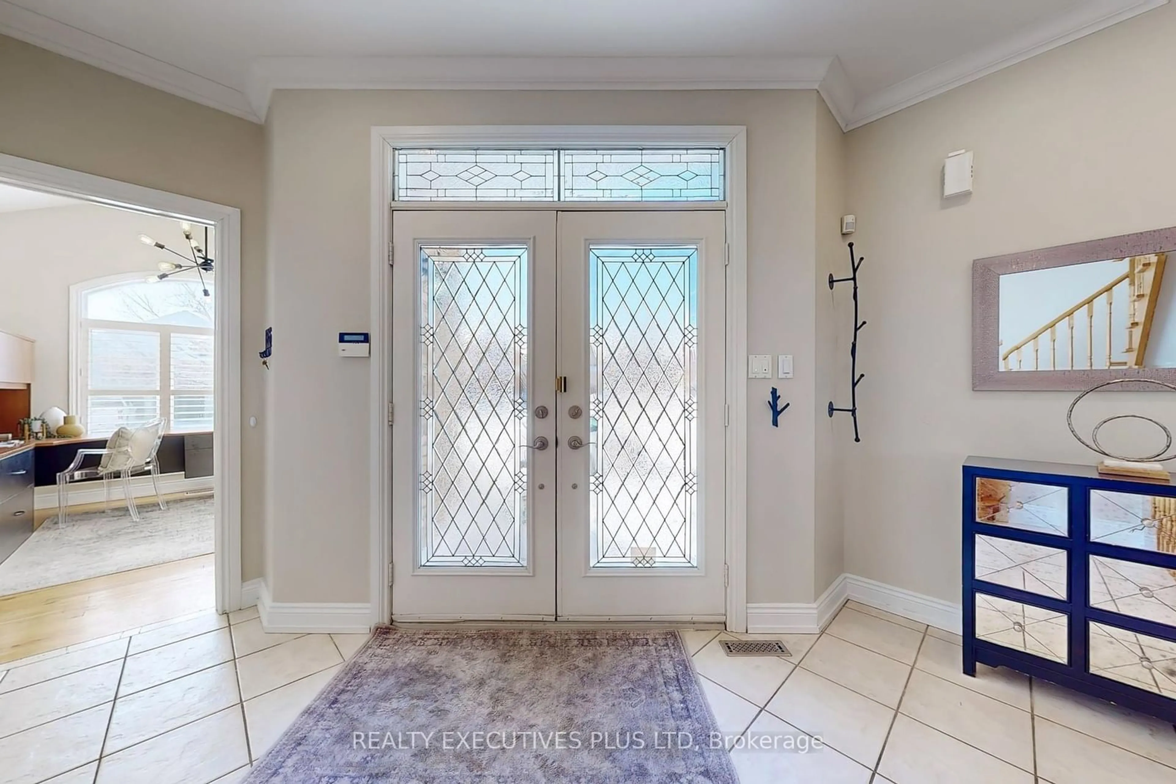 Indoor entryway for 525 Summerpark Cres, Pickering Ontario L1V 7A7