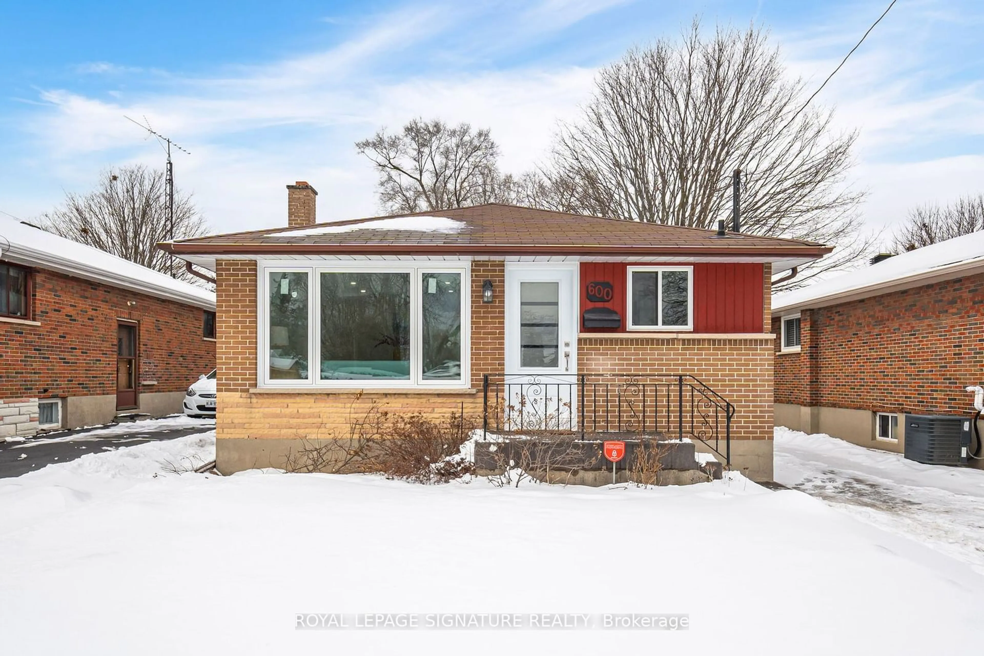 Home with brick exterior material, street for 600 Gliddon Ave, Oshawa Ontario L1H 1Z9