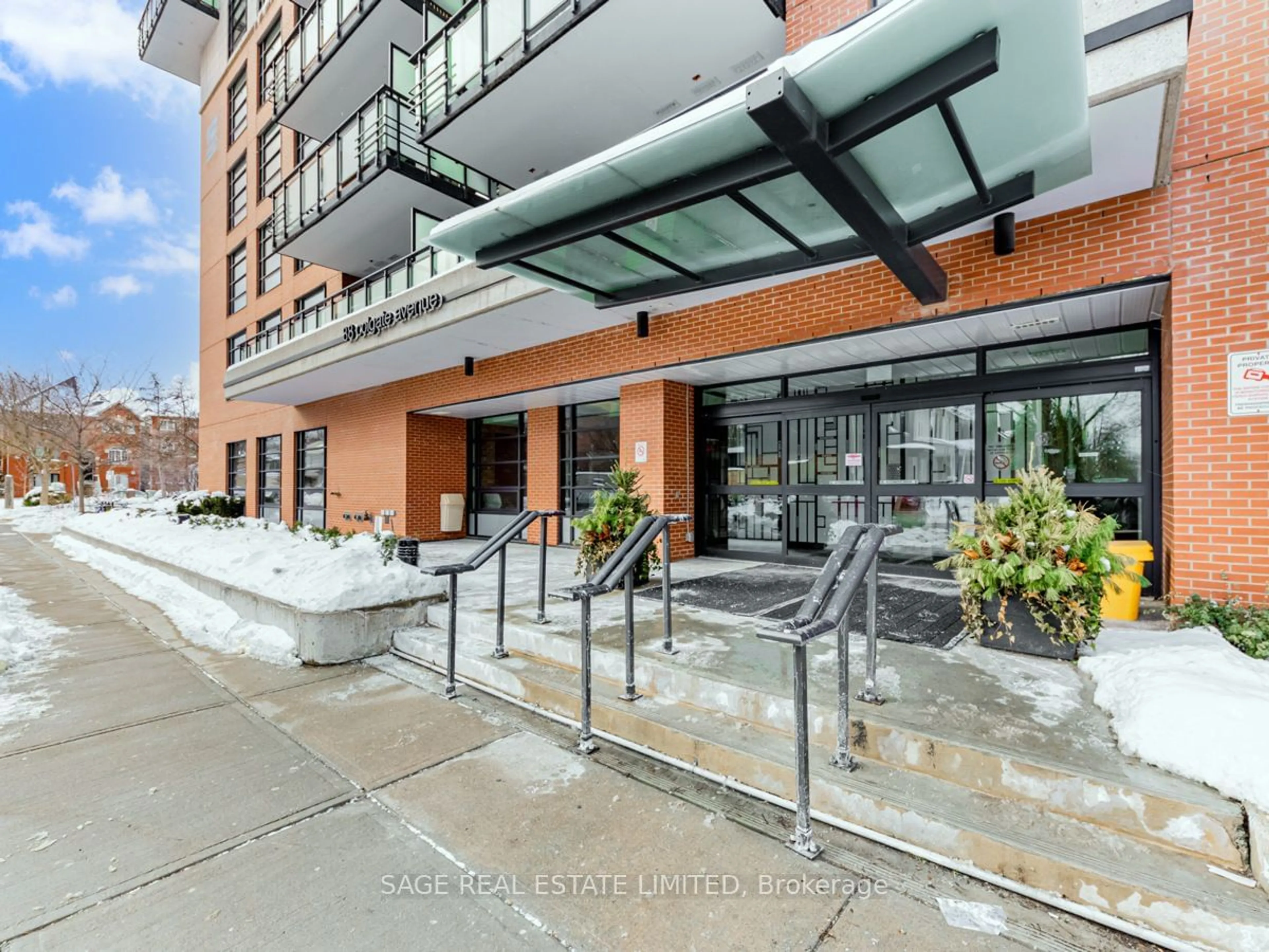 Indoor foyer for 88 Colgate Ave #213, Toronto Ontario M4M 0A6