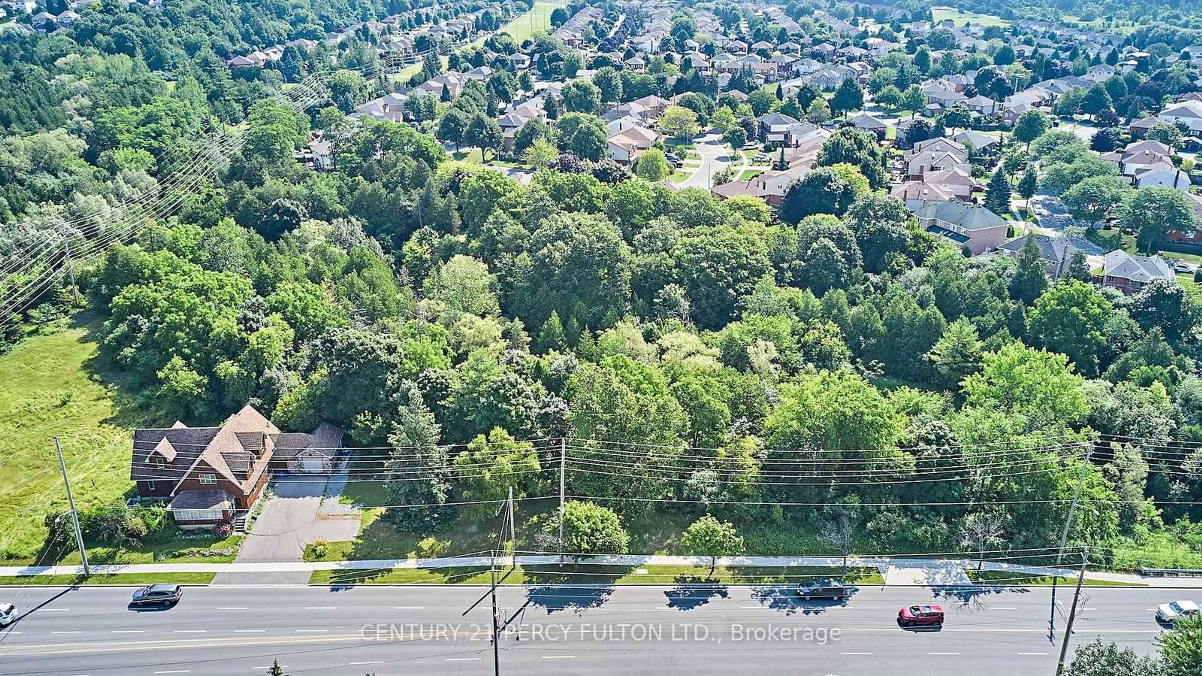 A pic from outside/outdoor area/front of a property/back of a property/a pic from drone, city buildings view from balcony for 925 Harmony Rd, Oshawa Ontario L1K 3E2