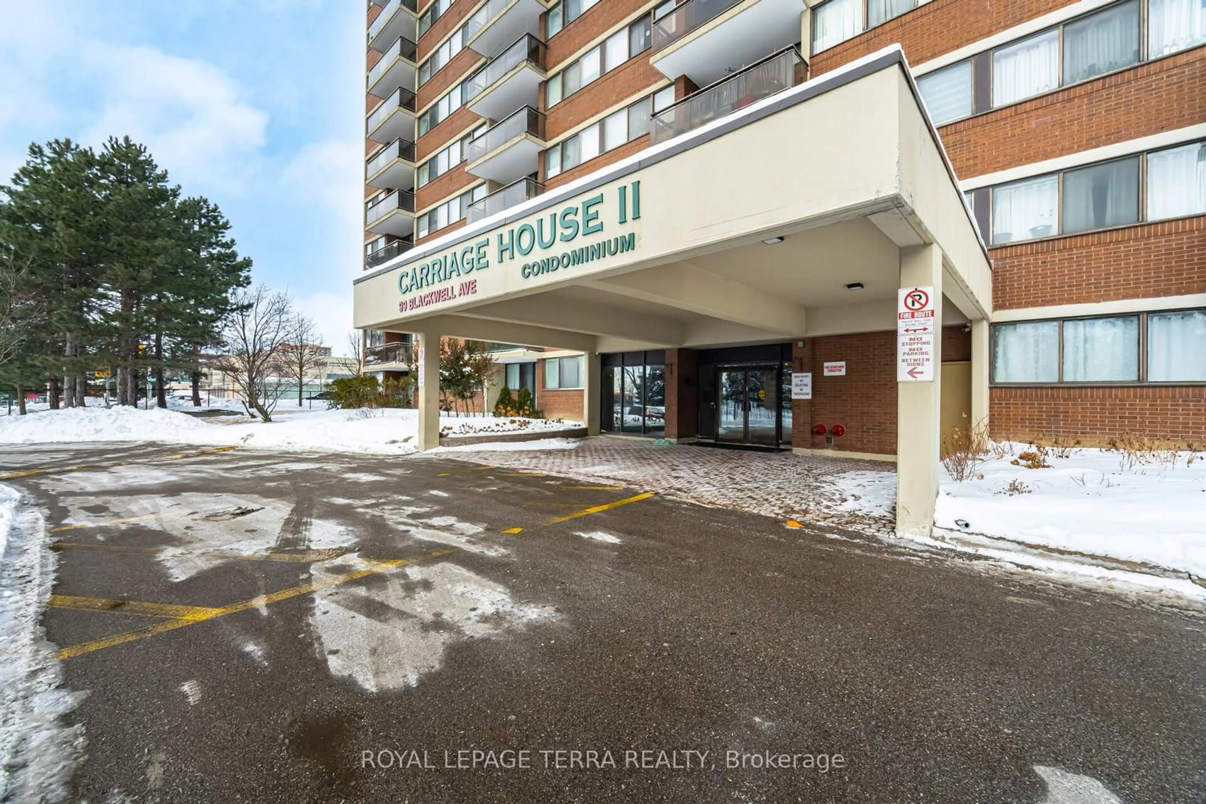 Indoor foyer for 99 Blackwell Ave #208, Toronto Ontario M1B 3R5