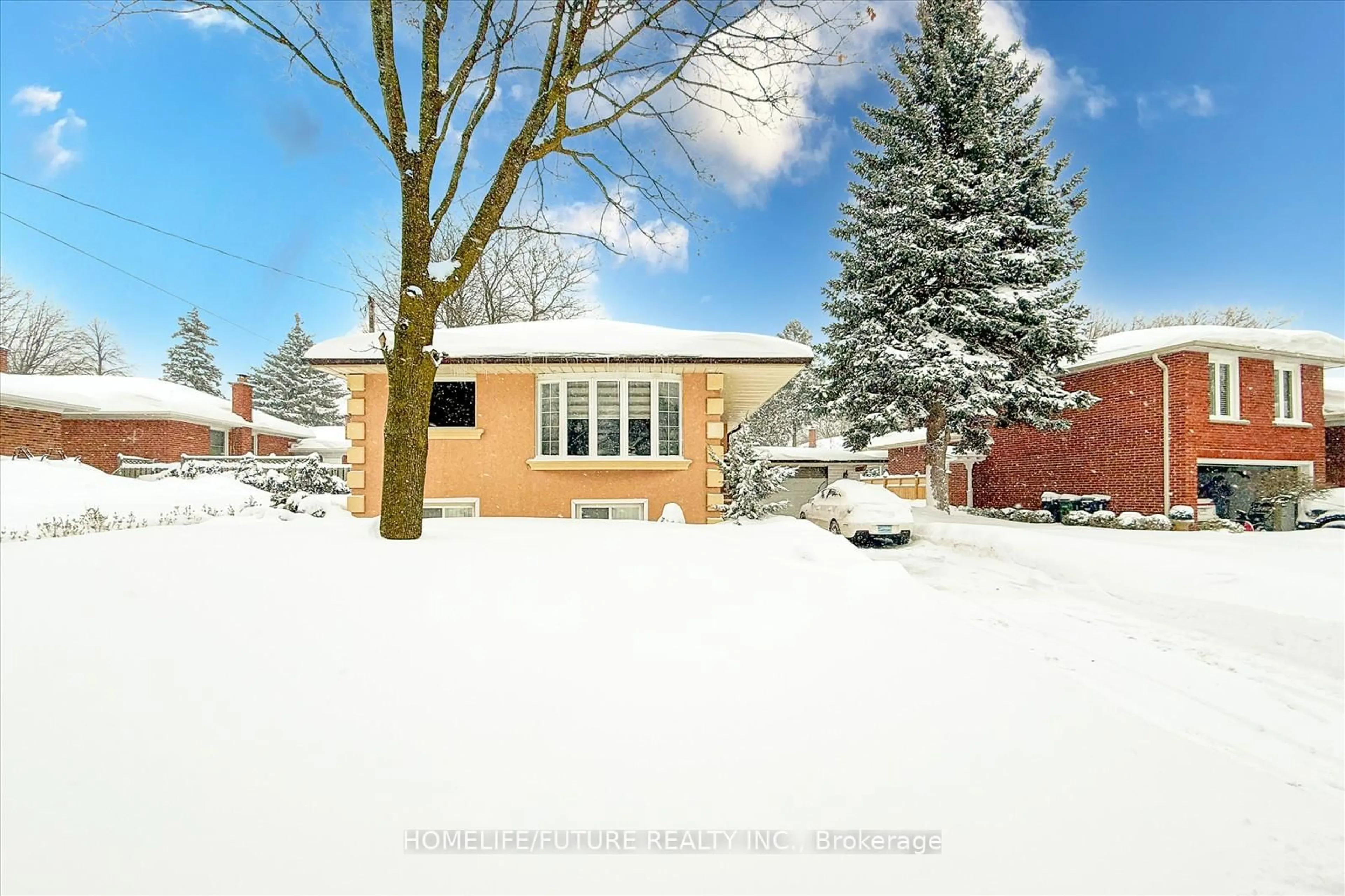 A pic from outside/outdoor area/front of a property/back of a property/a pic from drone, street for 53 Applefield Dr, Toronto Ontario M1P 3Y1