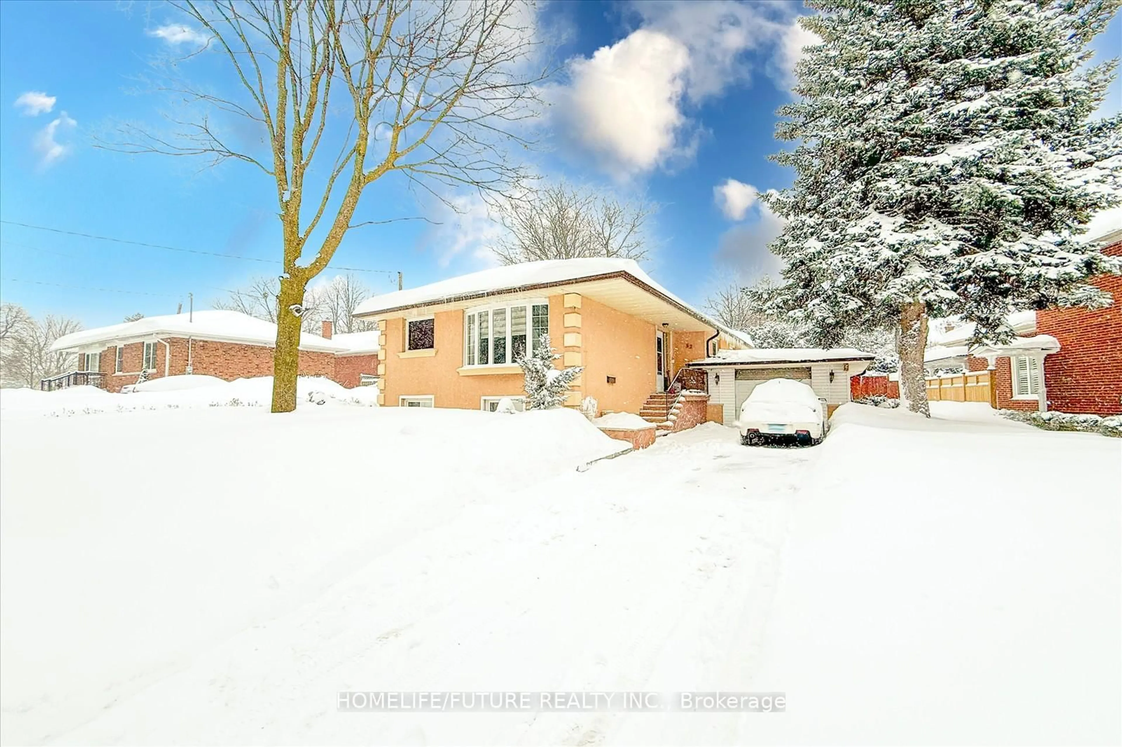 A pic from outside/outdoor area/front of a property/back of a property/a pic from drone, street for 53 Applefield Dr, Toronto Ontario M1P 3Y1