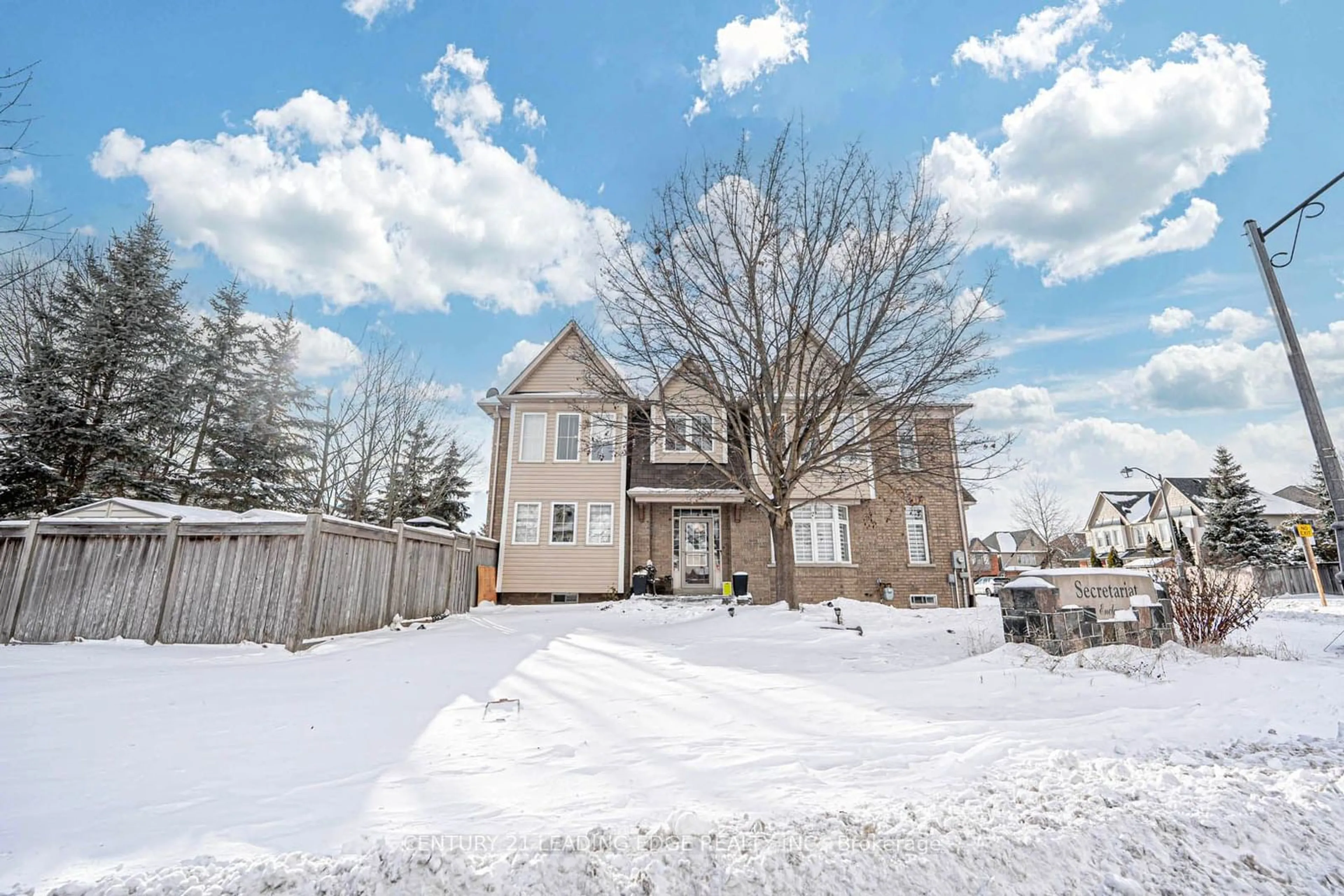 A pic from outside/outdoor area/front of a property/back of a property/a pic from drone, street for 145 Woodbine Pl, Oshawa Ontario L1L 1C5