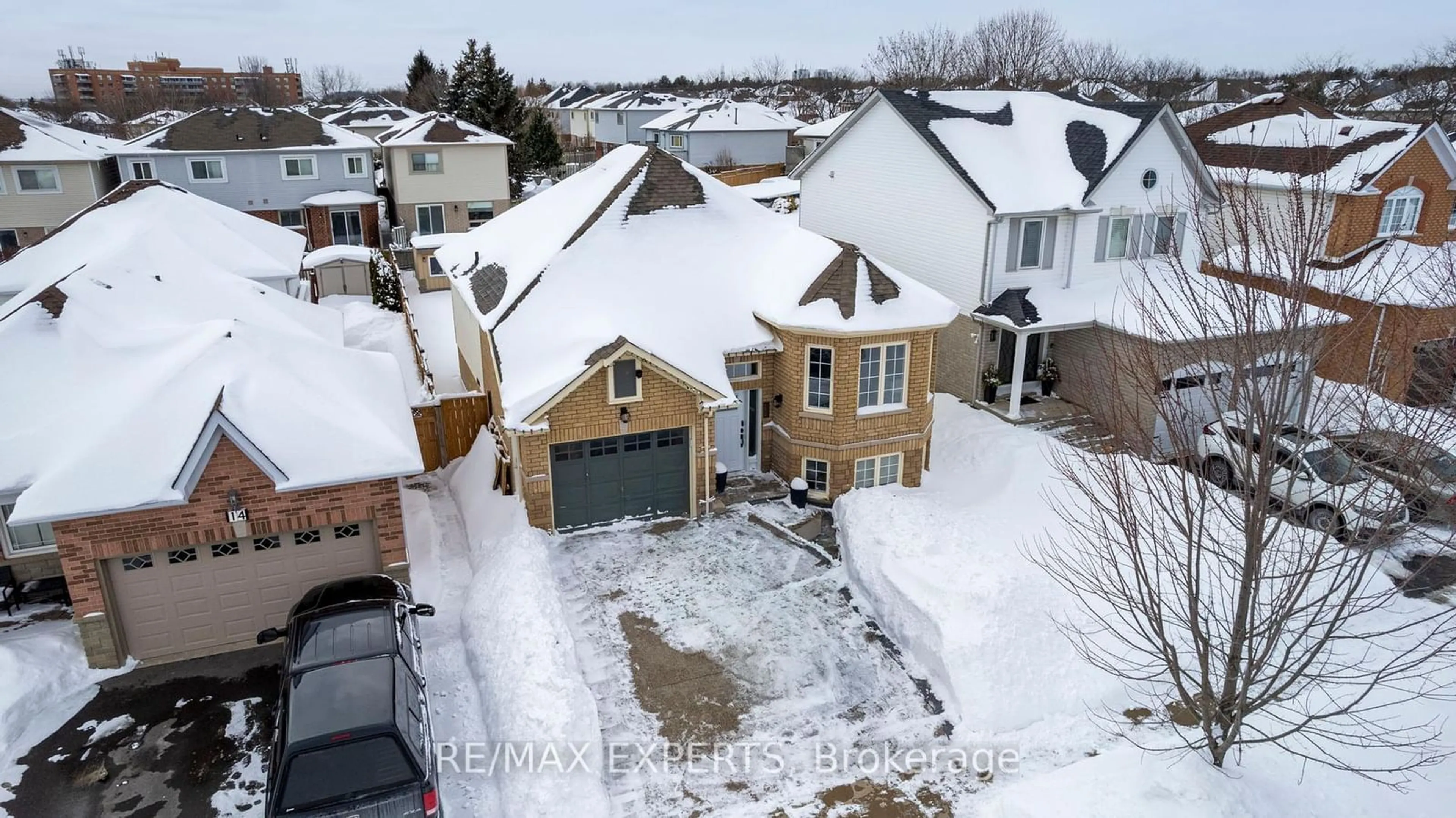 A pic from outside/outdoor area/front of a property/back of a property/a pic from drone, street for 16 Bakerville St, Whitby Ontario L1R 2K3