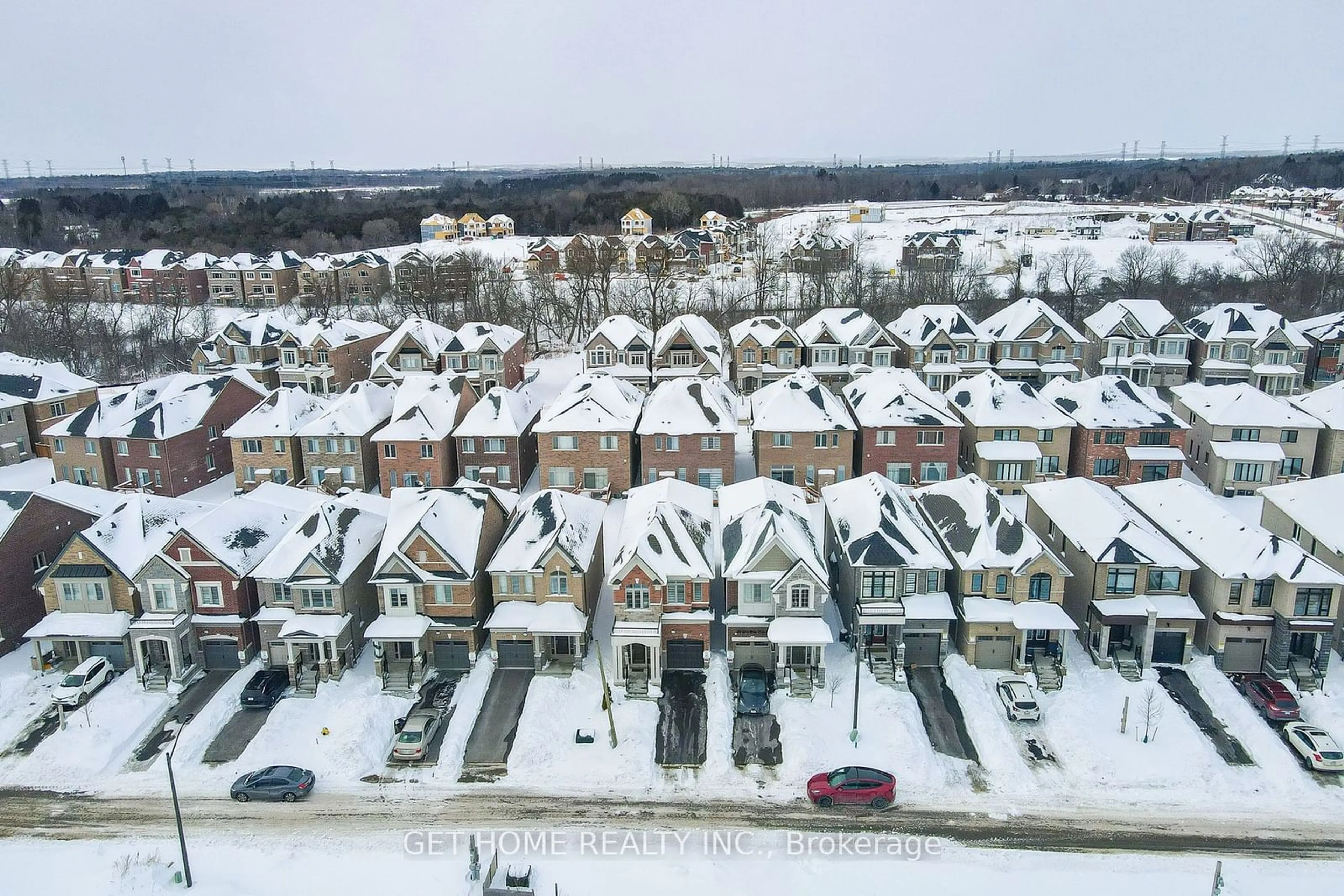 A pic from outside/outdoor area/front of a property/back of a property/a pic from drone, unknown for 32 Deer Ridge Cres, Whitby Ontario L1P 0P3