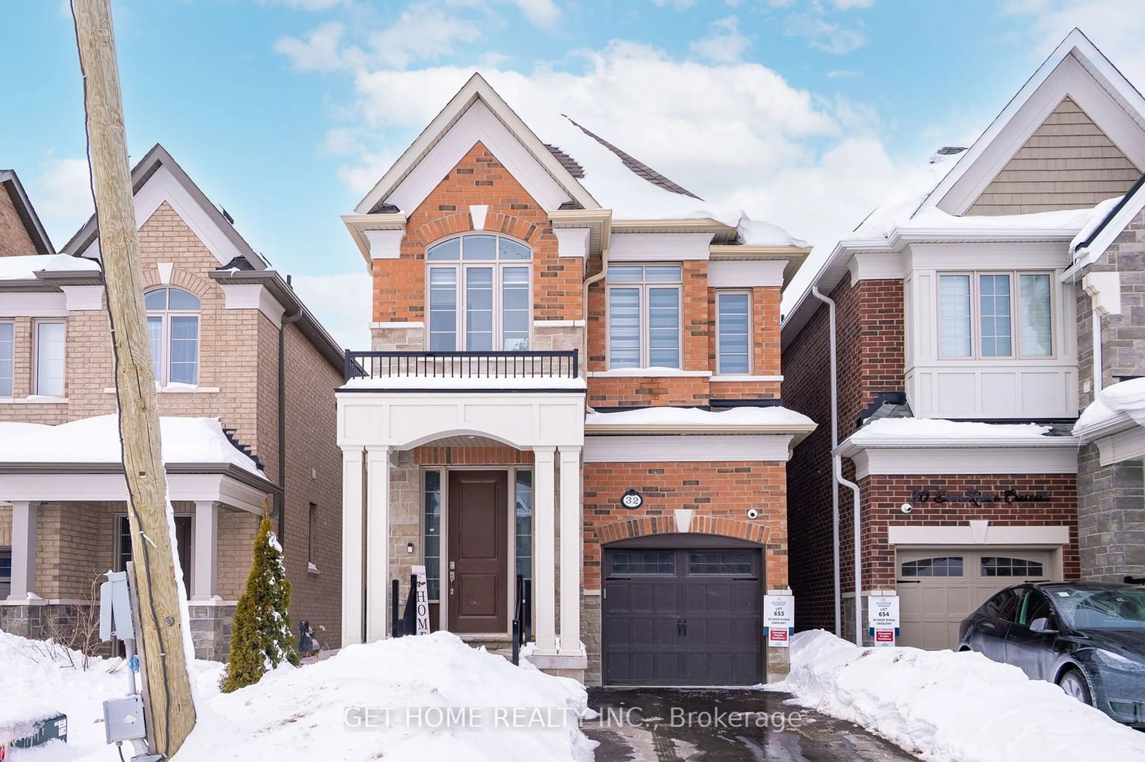 Home with brick exterior material, street for 32 Deer Ridge Cres, Whitby Ontario L1P 0P3