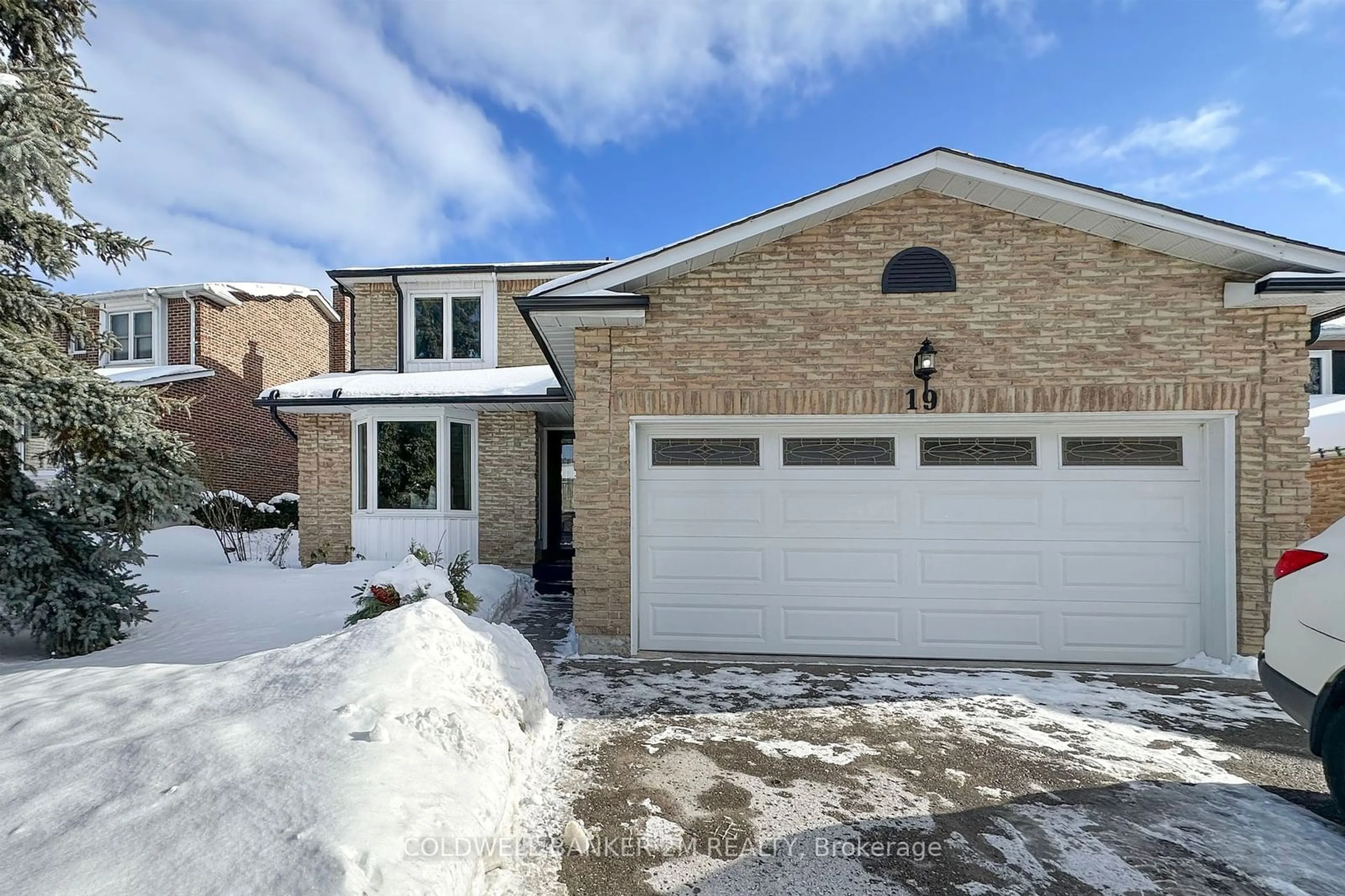 Home with brick exterior material, street for 19 Ladies College Dr, Whitby Ontario L1N 6H1