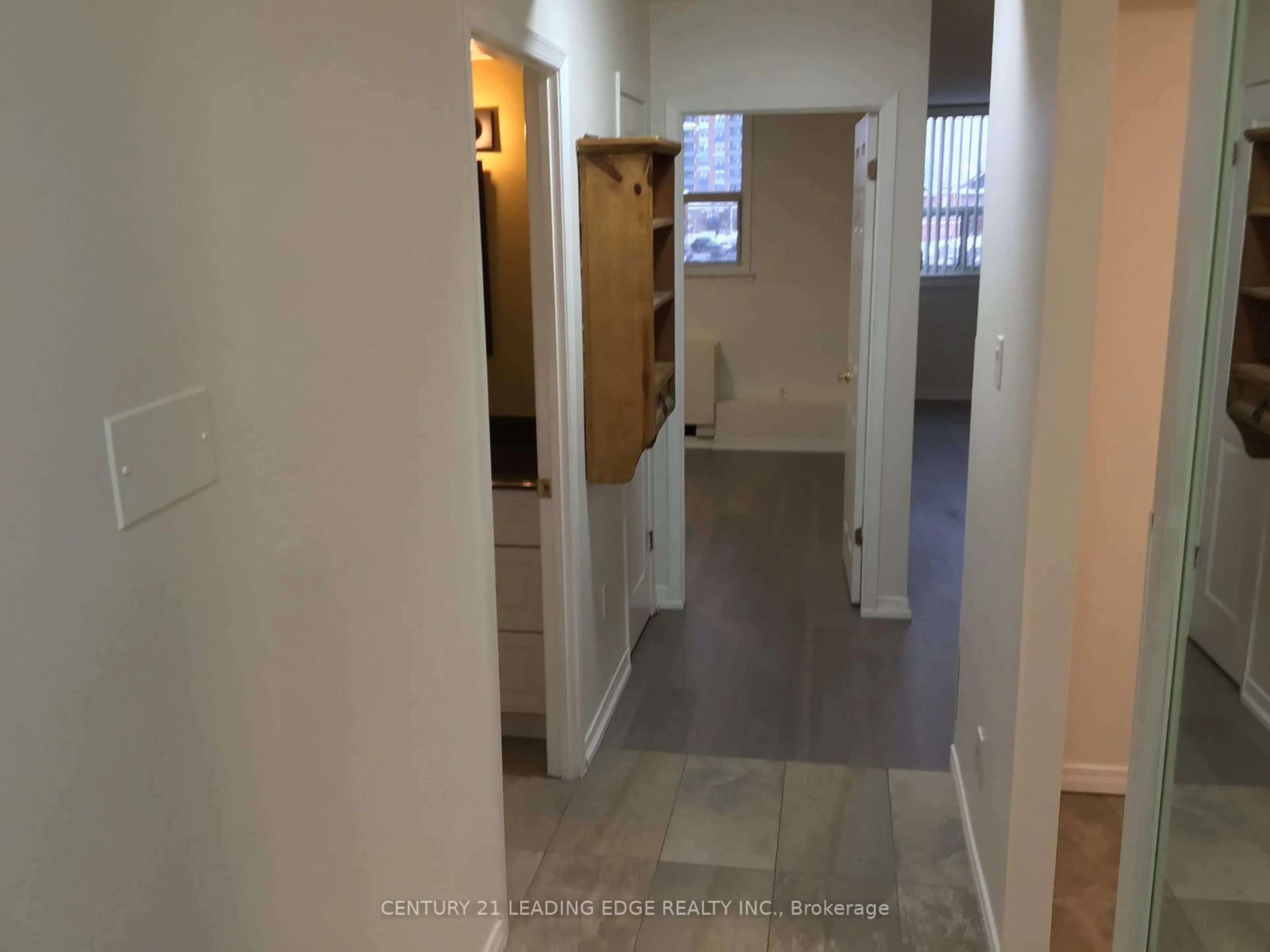 Indoor foyer for 80 Athol St #305, Oshawa Ontario L1H 8B7